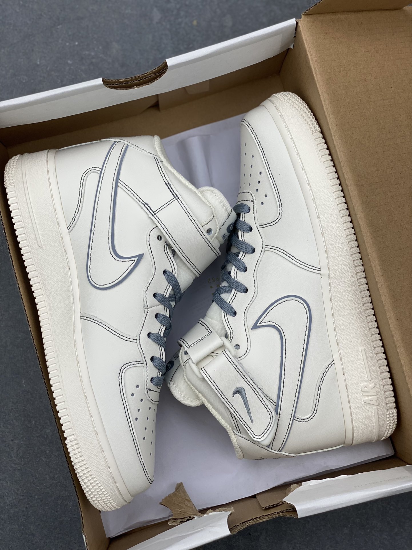 Nike Air Force 1 MID '07 'Rabbit Bugs' Basketball Shoes - Limited Edition 10 i1731689313 8674 3