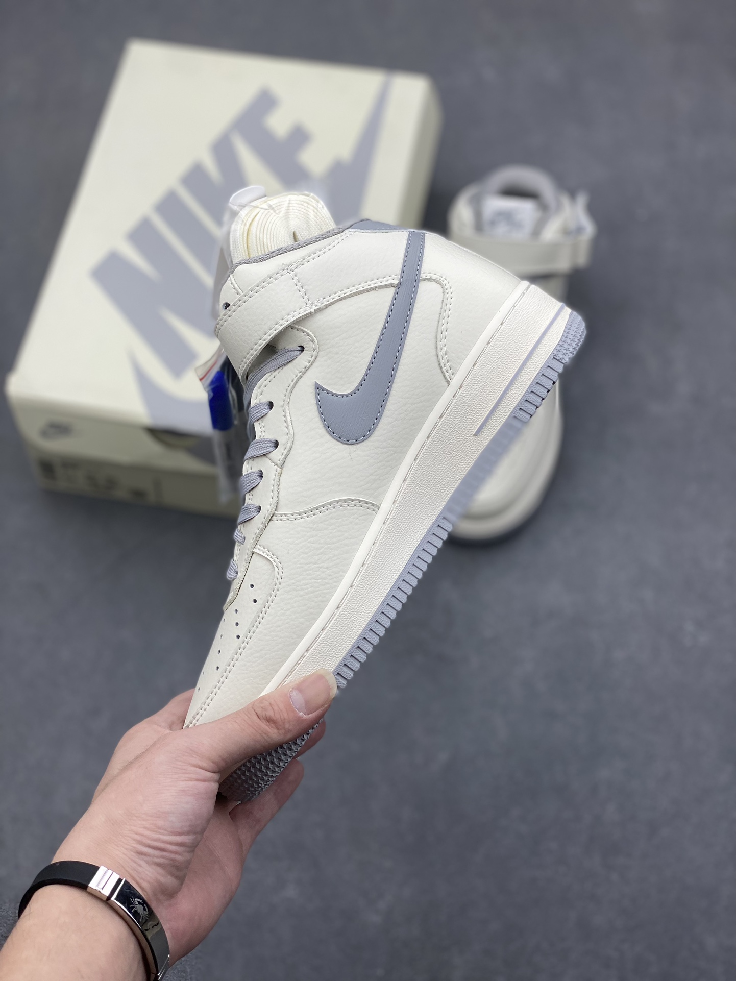 Nike Air Force 1 Mid '07 "Light Silver" Custom Leather Basketball Shoes 4 i1731774559 671 2