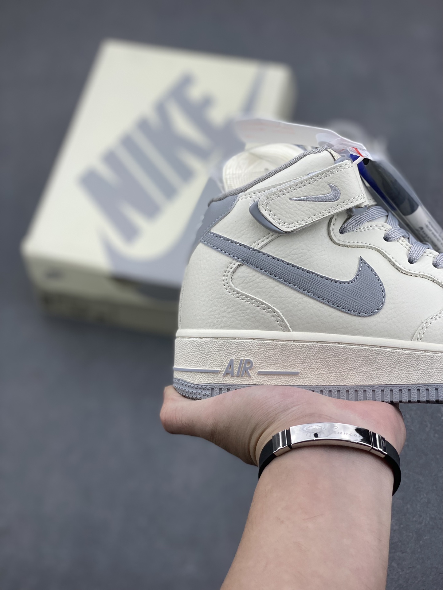 Nike Air Force 1 Mid '07 "Light Silver" Custom Leather Basketball Shoes 6 i1731774560 6752 5