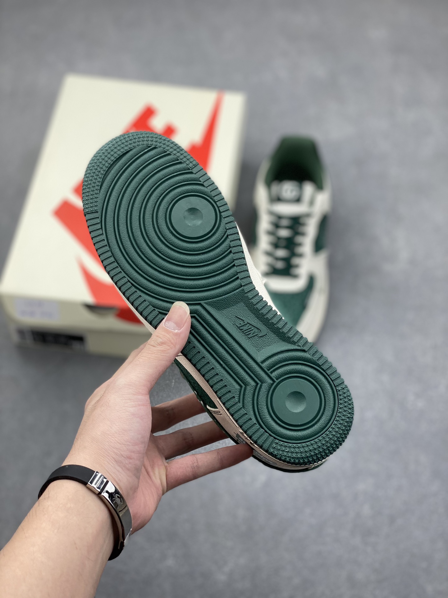 Nike Air Force 1 '07 Low Gucci Supreme Collab Sneakers - Limited Edition 7 i1731775051 4493 1