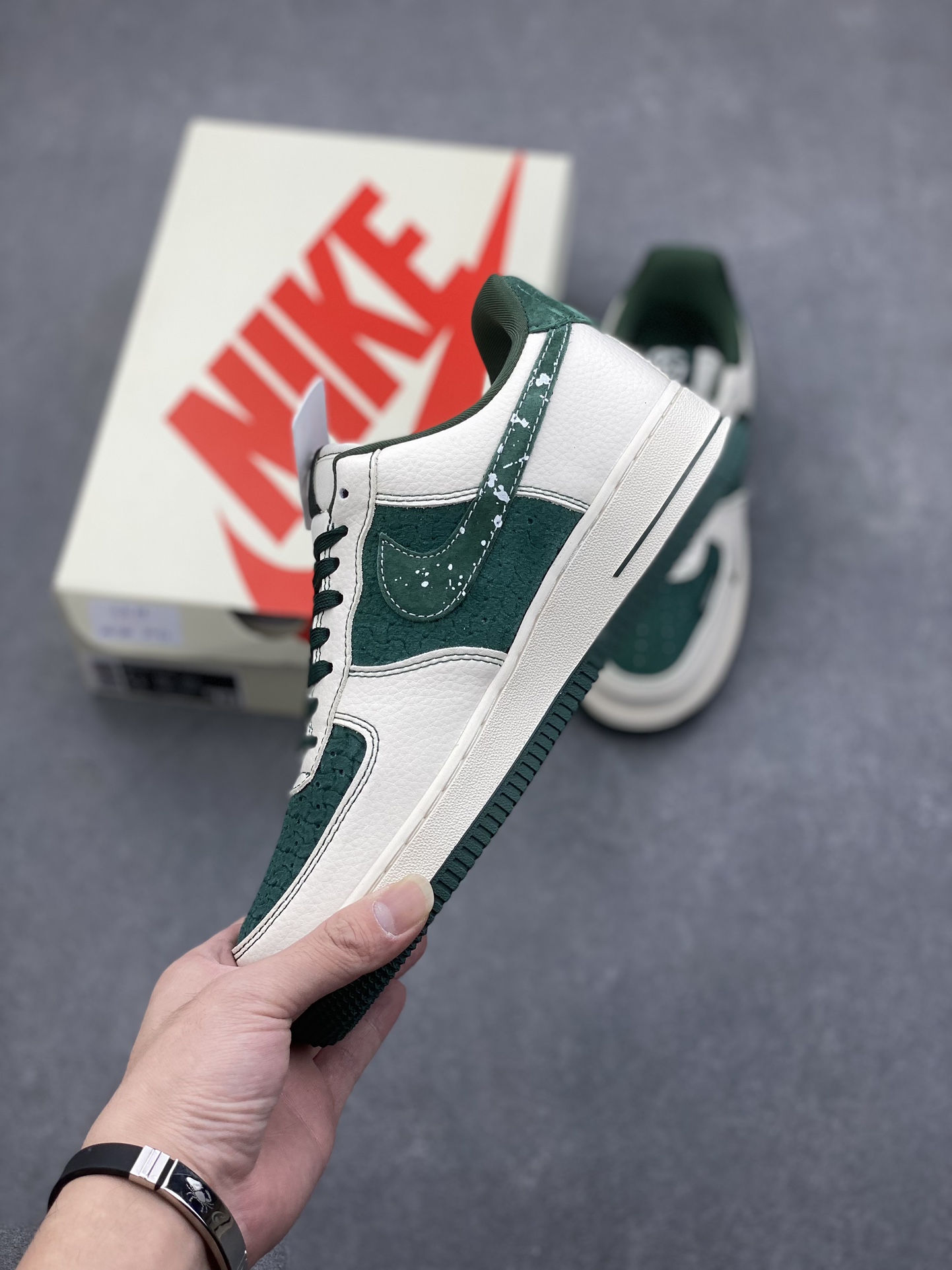 Nike Air Force 1 '07 Low Gucci Supreme Collab Sneakers - Limited Edition 4 i1731775051 9175 2