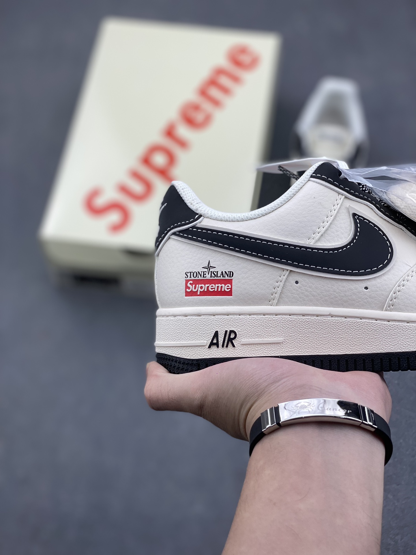 NIKE Air Force 1 '07 Low Stone Island Supreme - White/Black - Limited Edition 6 i1731878368 1612 1