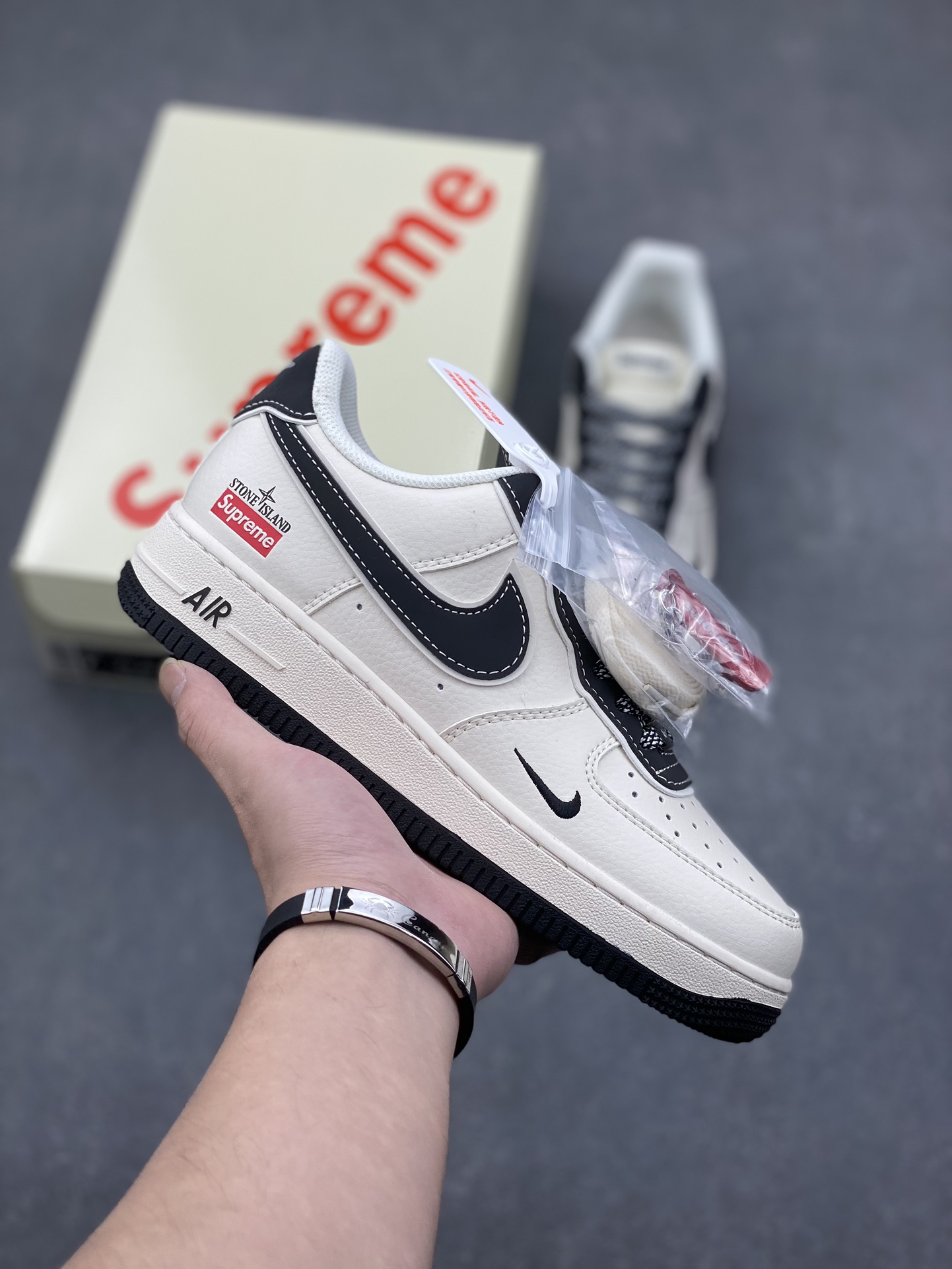 NIKE Air Force 1 '07 Low Stone Island Supreme - White/Black - Limited Edition 2 i1731878368 204 3