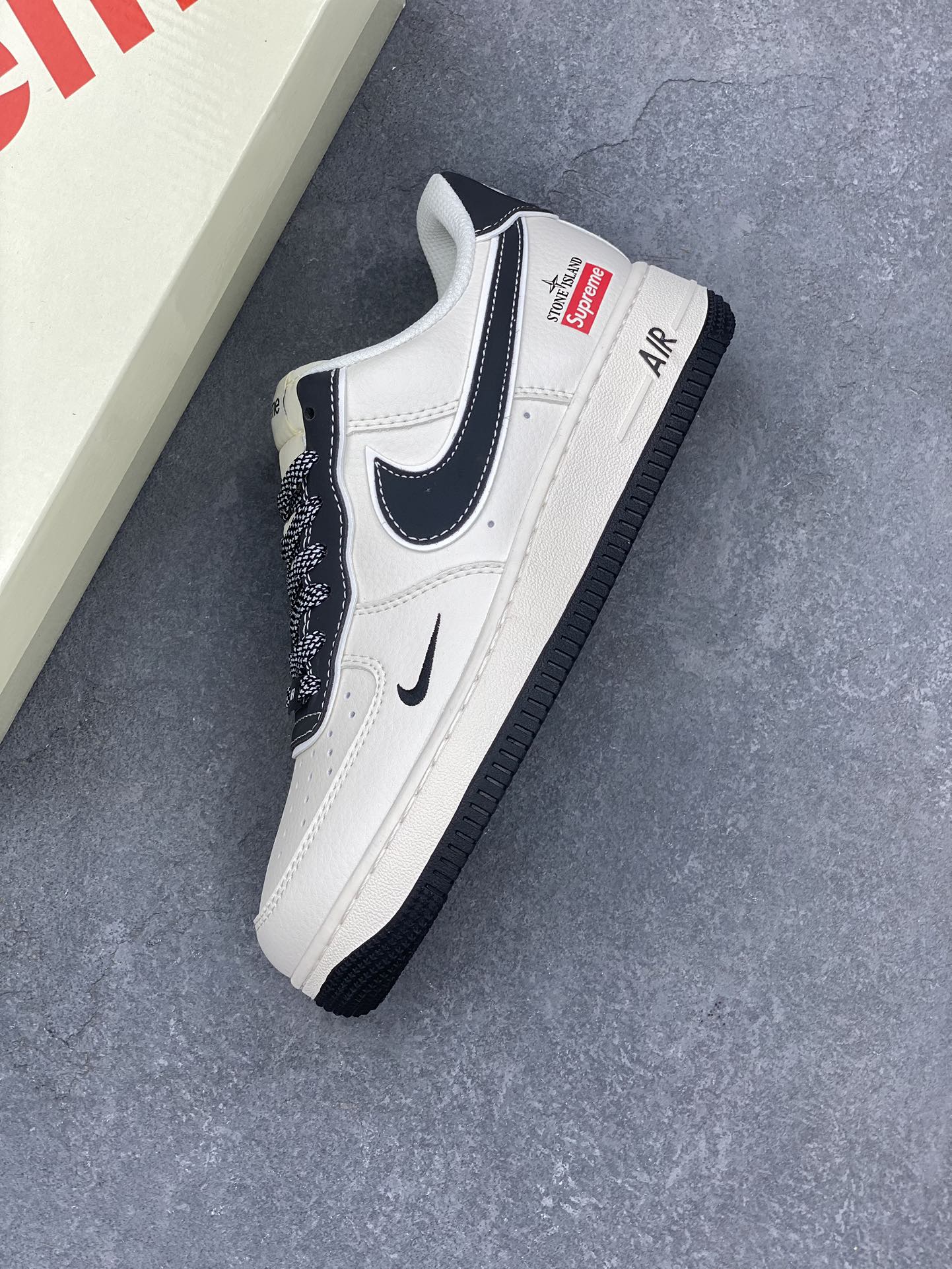 NIKE Air Force 1 '07 Low Stone Island Supreme - White/Black - Limited Edition 8 i1731878368 3934 6