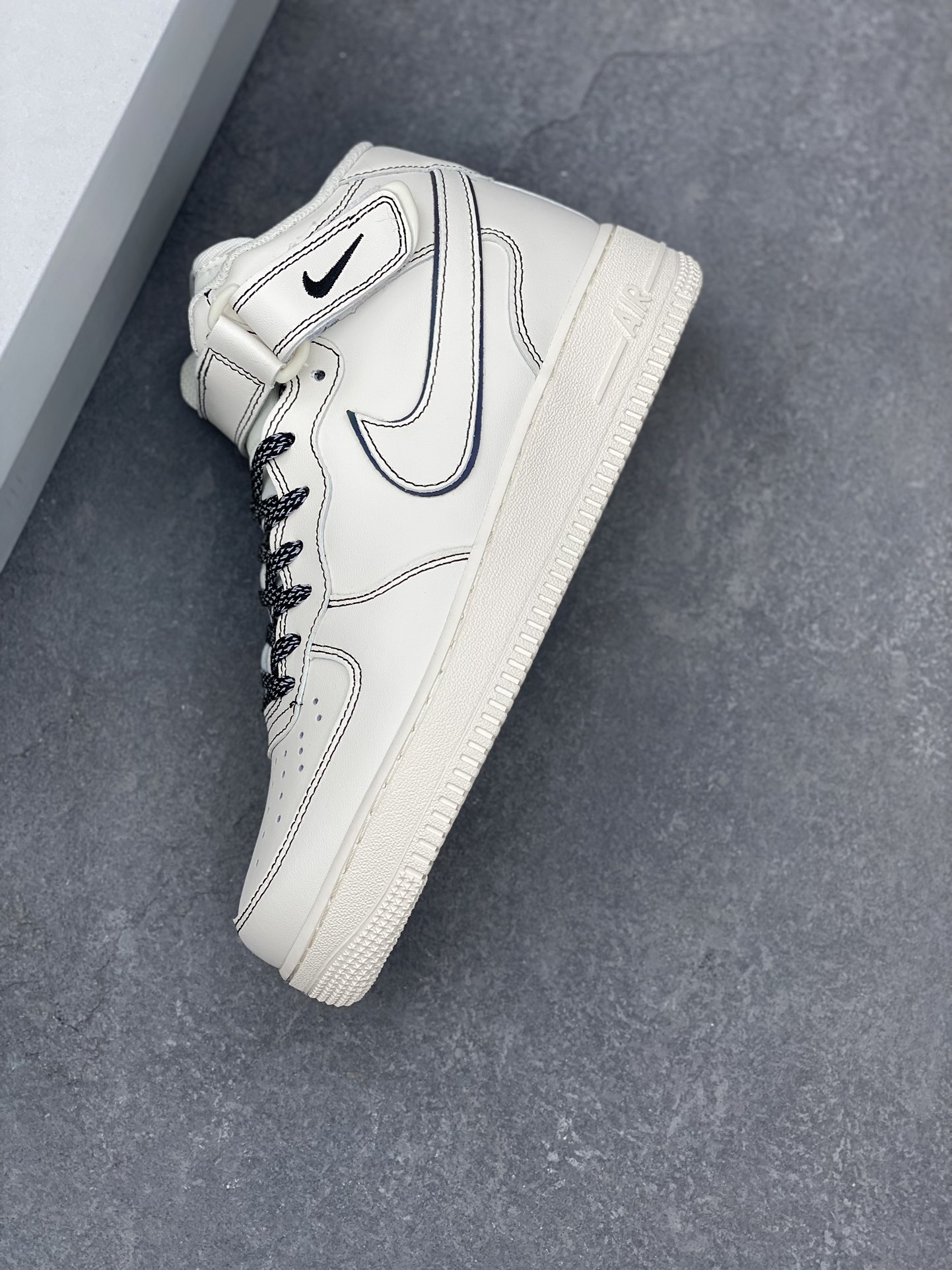 Nike Air Force 1 MID '07 'Bunny' Sneakers - Limited Edition, Original Version 8 i1731949440 1004 2