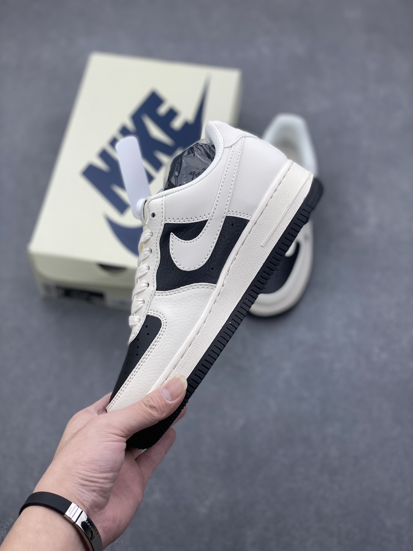 Nike Air Force 1 '07 Low Burberry Collab Black/White Sneakers 4 i1731949959 5844 4