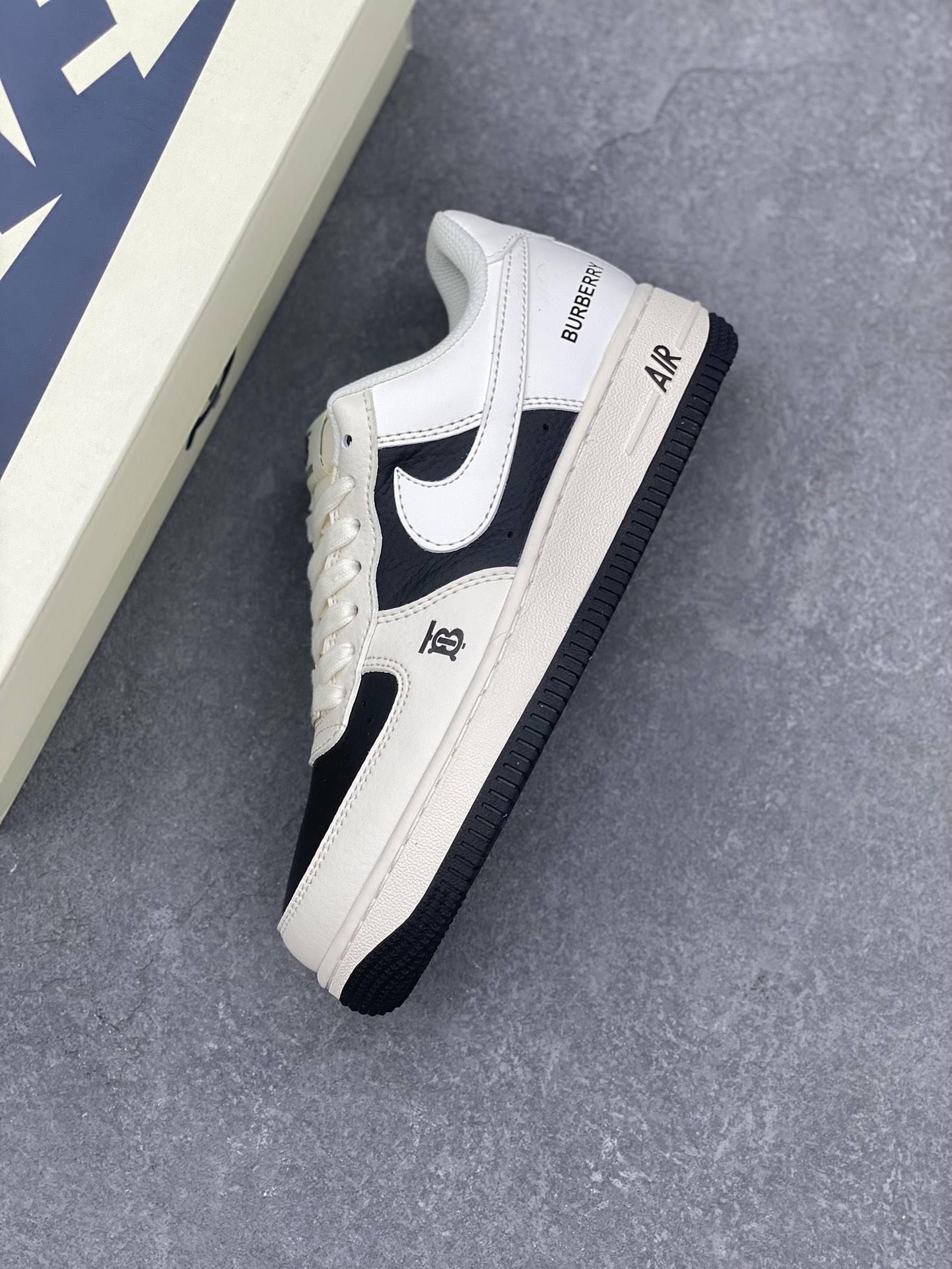 Nike Air Force 1 '07 Low Burberry Collab Black/White Sneakers 8 i1731949959 983 2
