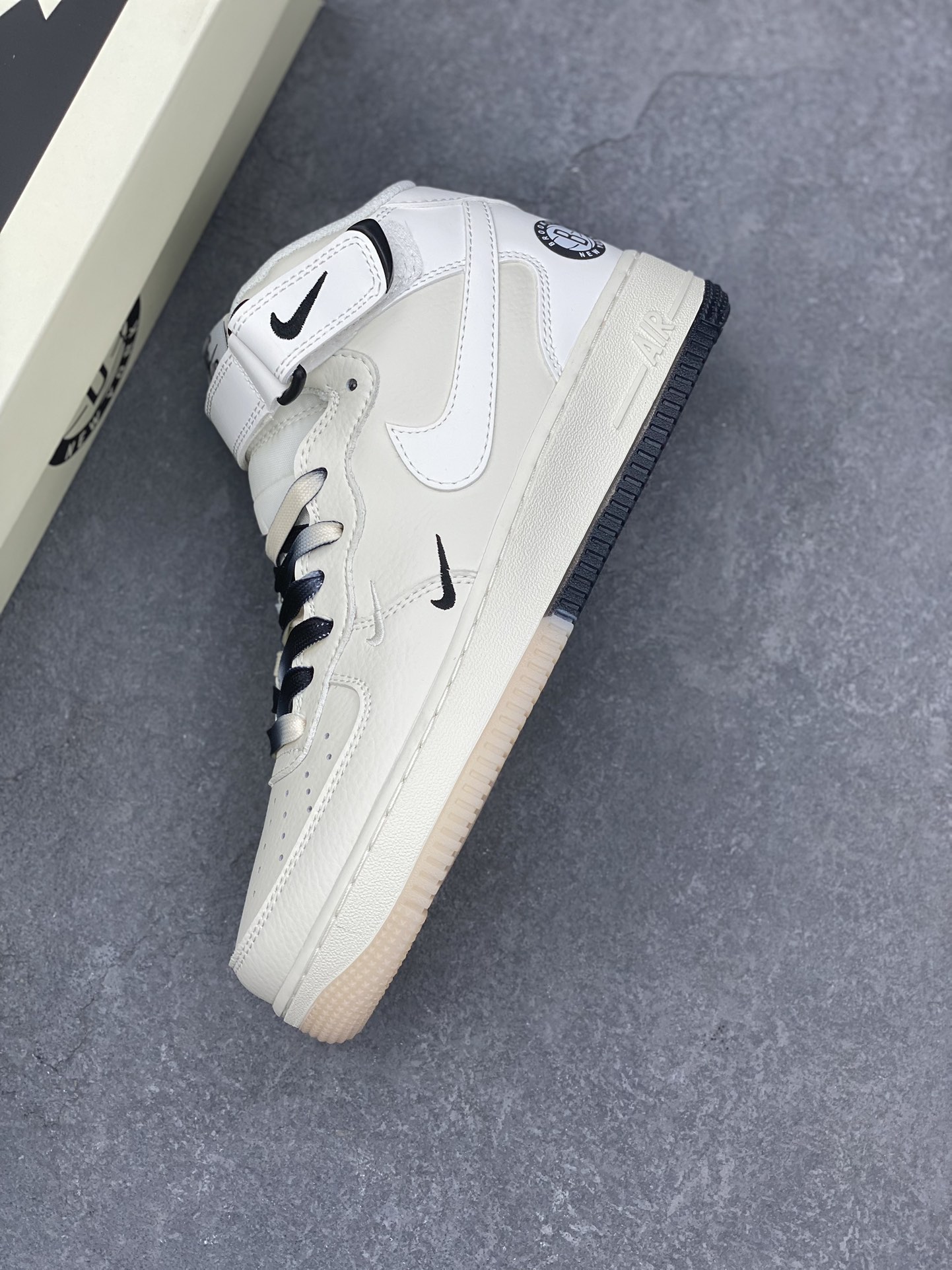 Nike Air Force 1 Mid 'Brooklyn Nets' Limited Edition Sneakers 8 i1732037421 2818 3