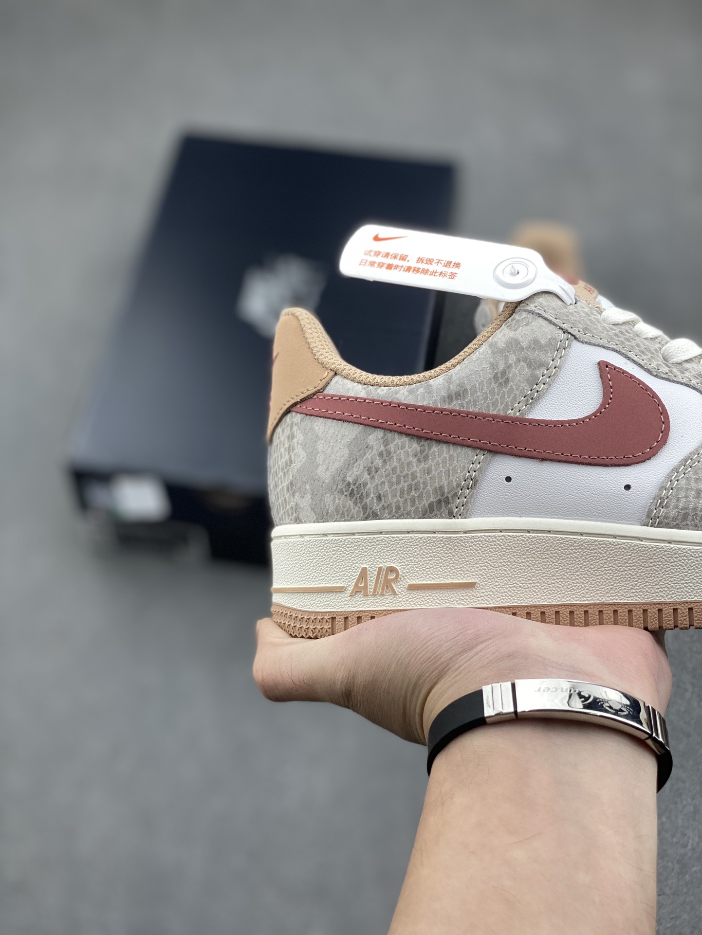 Nike Air Force 1 '07 Low-Top Sneakers - Versatile, Comfortable, and Stylish 6 i1732050918 1252 8