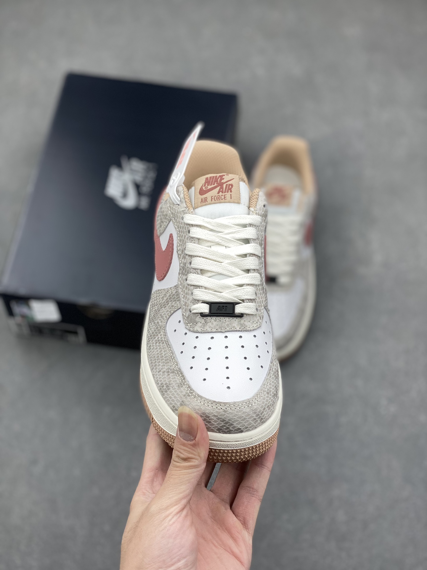 Nike Air Force 1 '07 Low-Top Sneakers - Versatile, Comfortable, and Stylish 3 i1732050918 3887 4