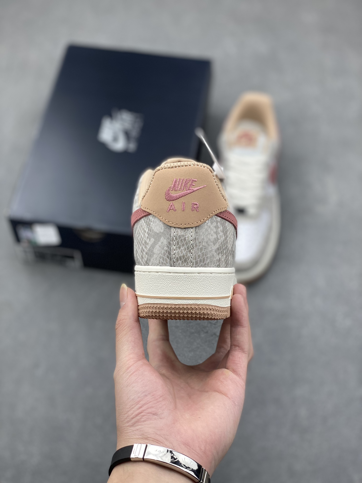 Nike Air Force 1 '07 Low-Top Sneakers - Versatile, Comfortable, and Stylish 5 i1732050918 4837 3