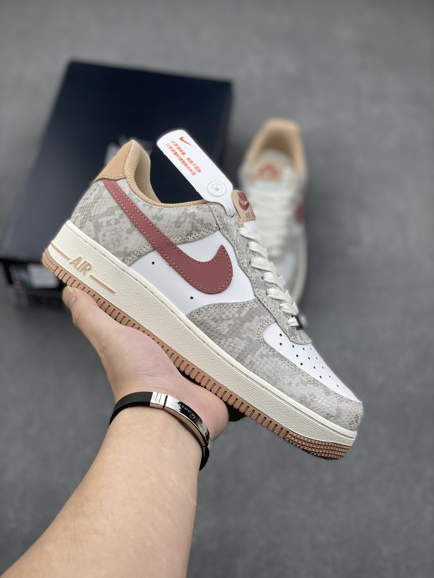 Nike Air Force 1 '07 Low-Top Sneakers - Versatile, Comfortable, and Stylish 2 i1732050918 5655 7