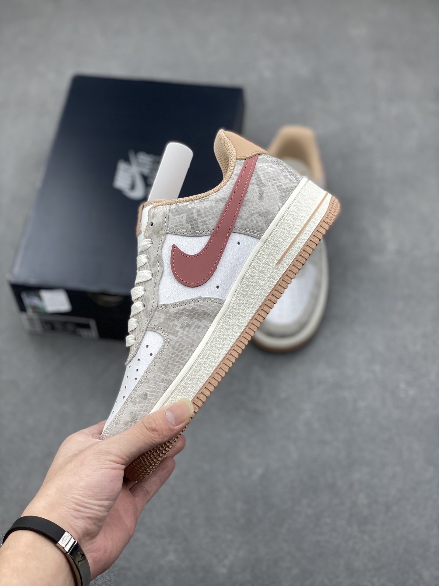 Nike Air Force 1 '07 Low-Top Sneakers - Versatile, Comfortable, and Stylish 4 i1732050918 6867 2