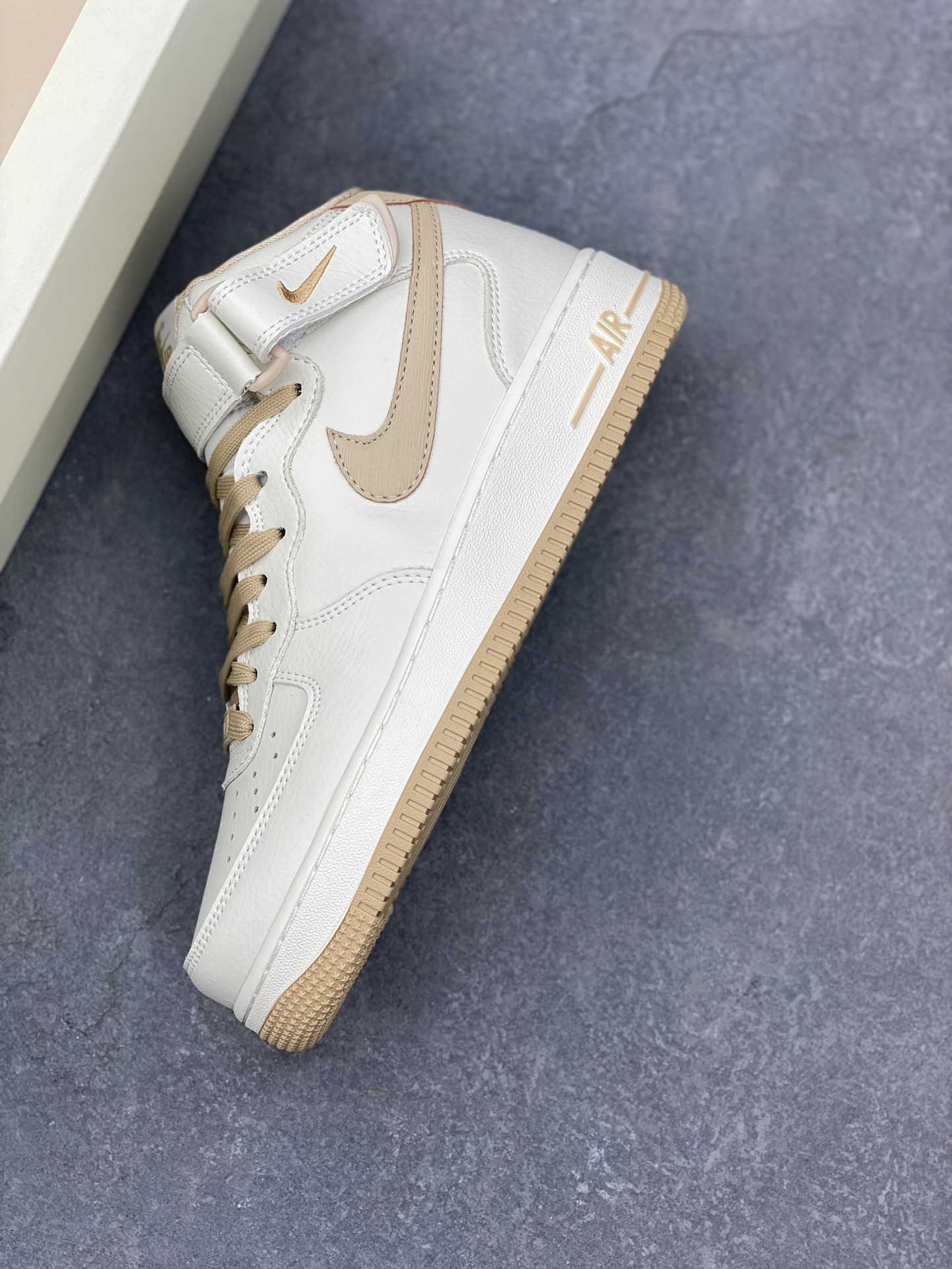 Nike Air Force 1 MID 'Khaki' High-Top Sneakers with Customizable Design 8 i1732136591 8861 0