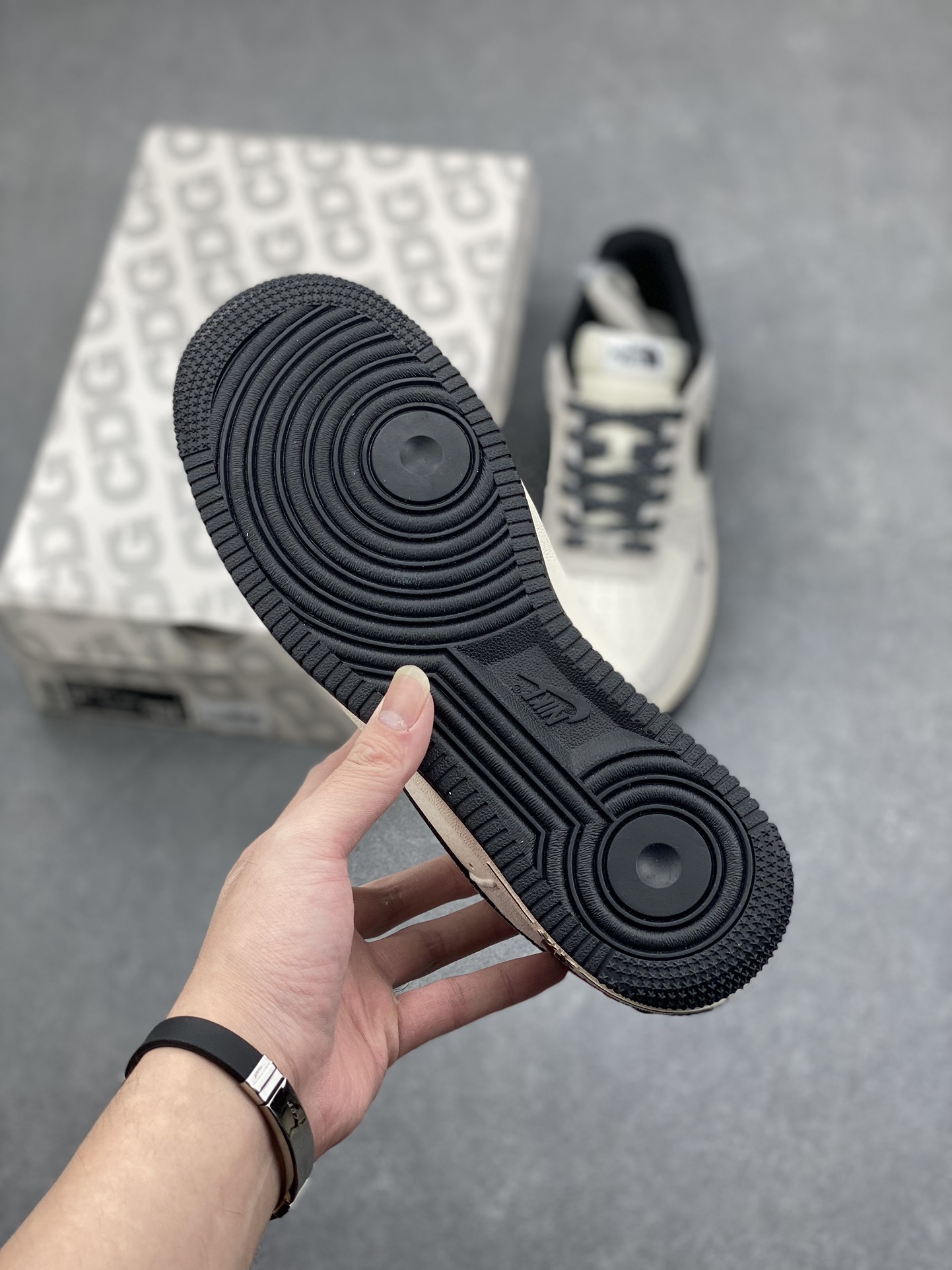 Nike Air Force 1 '07 Low Supreme The North Face Collaboration Black Gray Sneakers 7 i1732136642 3626 5