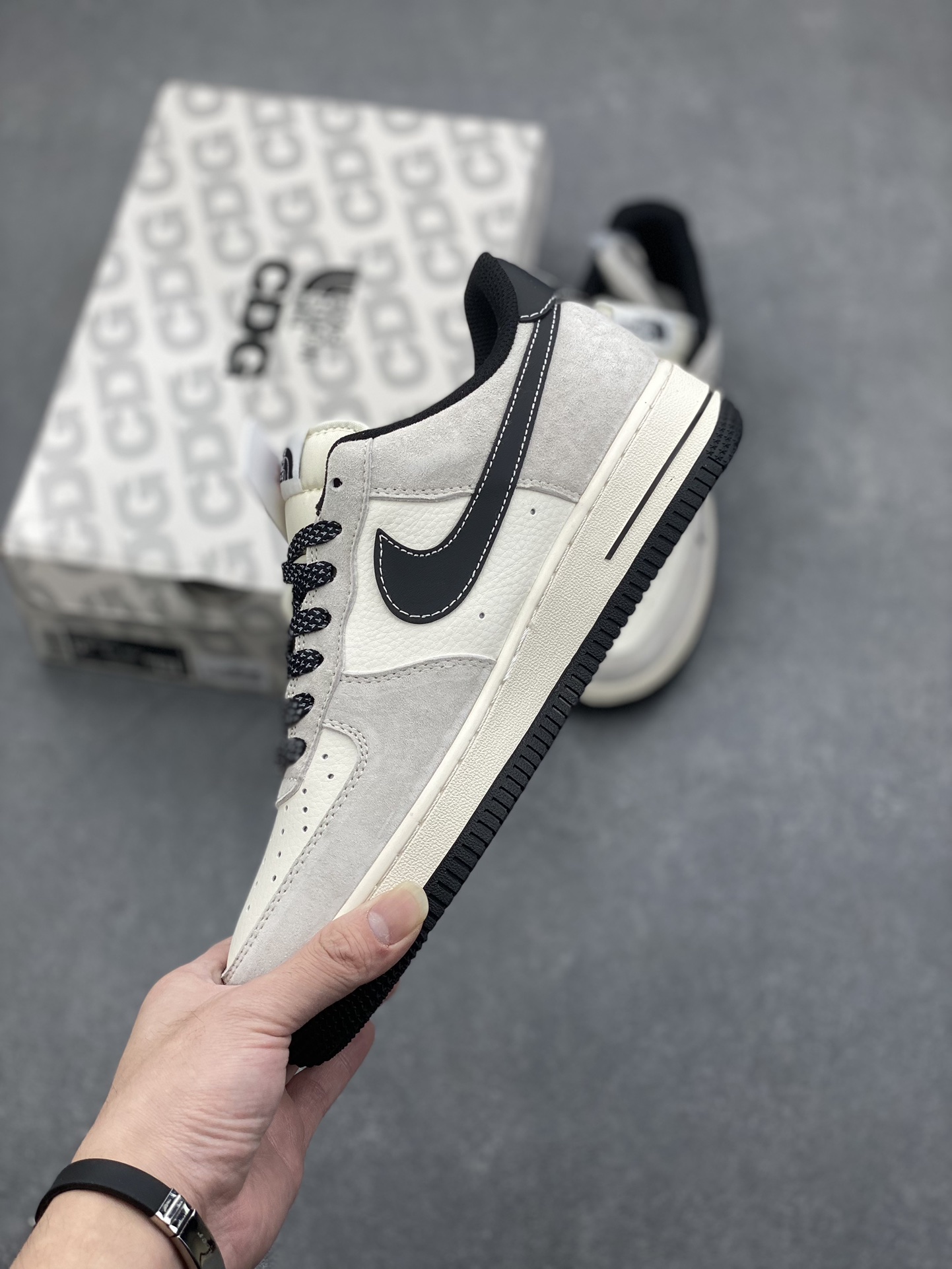 Nike Air Force 1 '07 Low Supreme The North Face Collaboration Black Gray Sneakers 4 i1732136642 4650 0