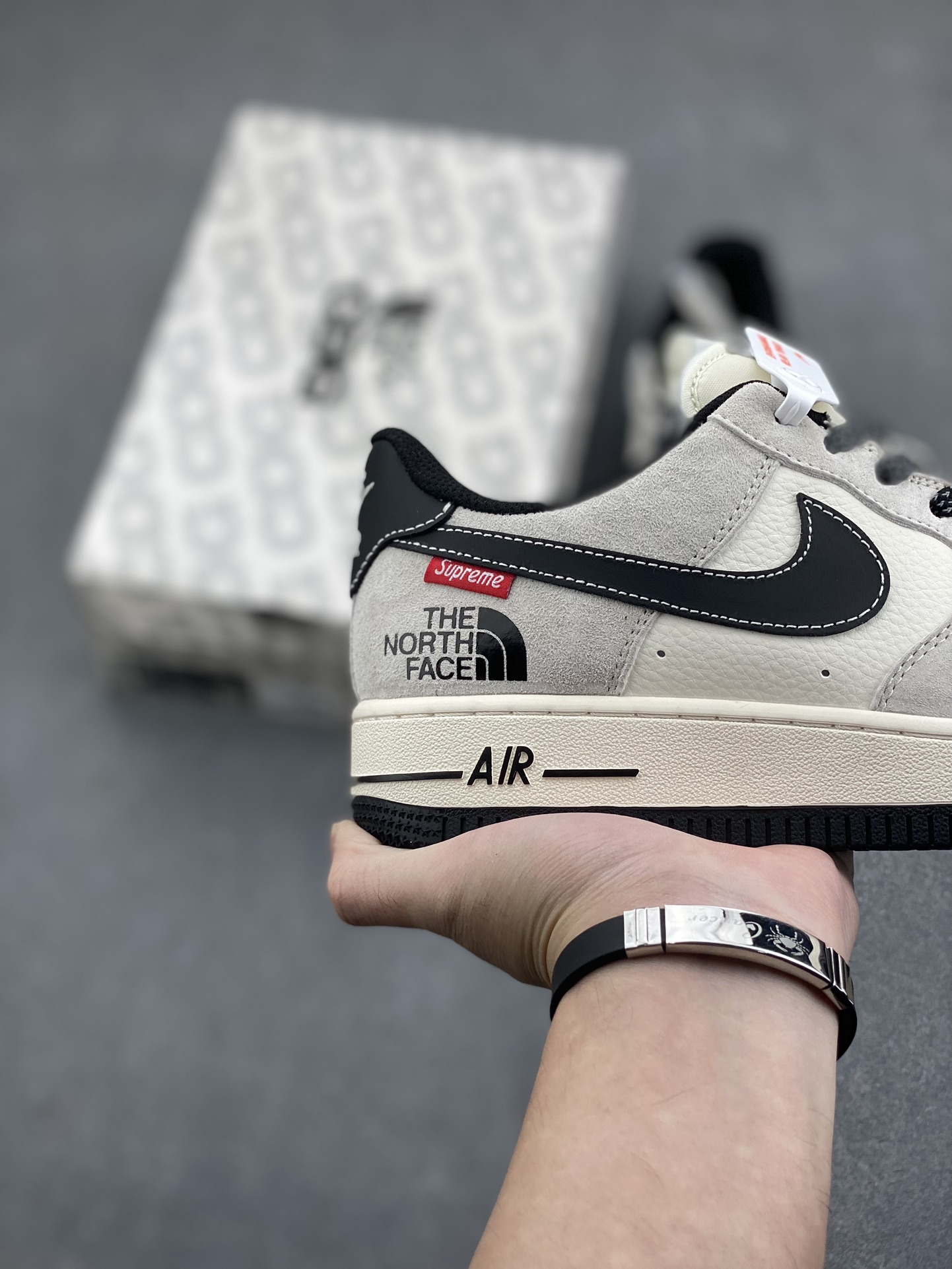 Nike Air Force 1 '07 Low Supreme The North Face Collaboration Black Gray Sneakers 6 i1732136642 5028 4