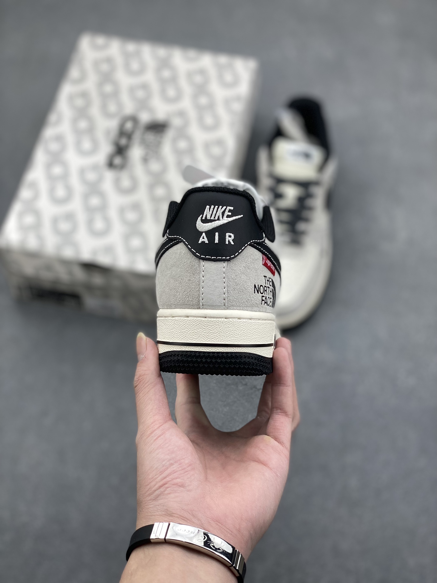 Nike Air Force 1 '07 Low Supreme The North Face Collaboration Black Gray Sneakers 5 i1732136642 8790 3