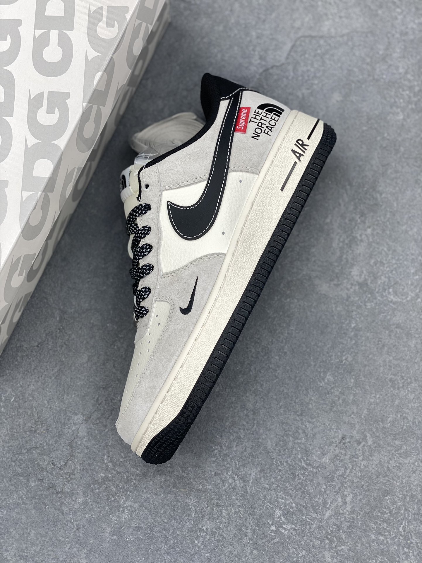 Nike Air Force 1 '07 Low Supreme The North Face Collaboration Black Gray Sneakers 8 i1732136642 8844 8