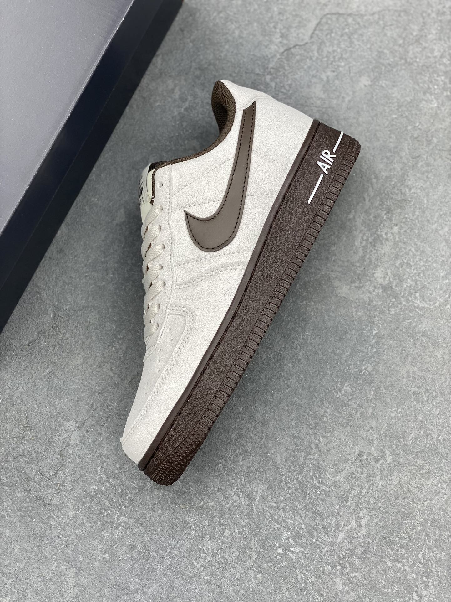 Nike Air Force 1 '07 Low Casual Sneakers HQ3485-104 - Versatile & Comfortable 8 i1732137948 2844 7