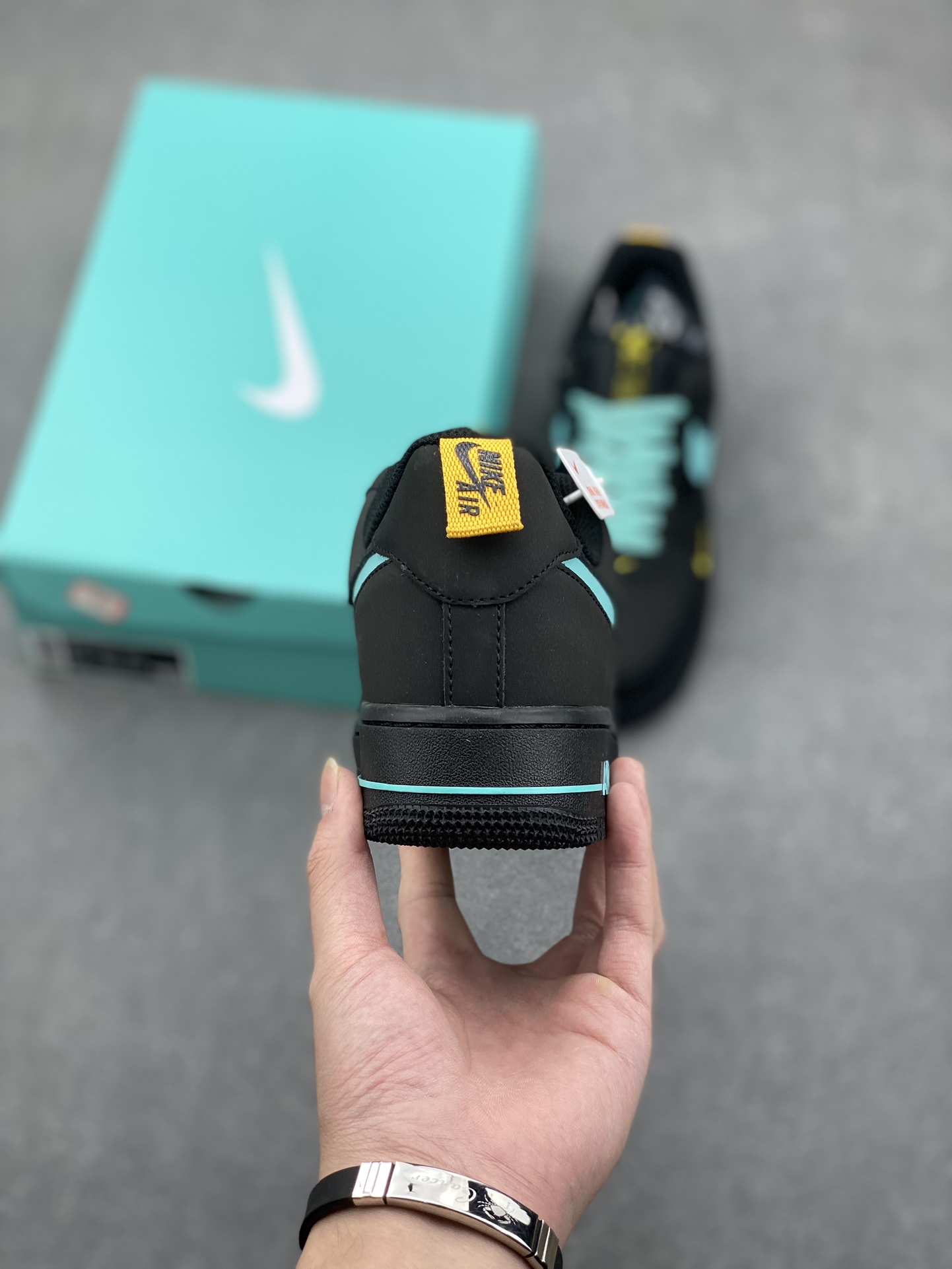 Nike Air Force 1 Premium 'Tiffany' Edition Mid-Top Sneakers - Limited Release 5 i1732138150 6562 6