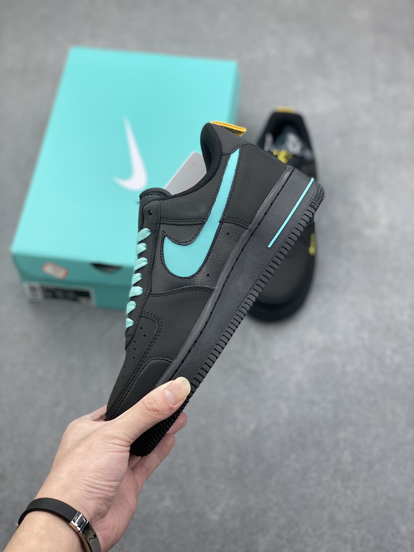 Nike Air Force 1 Premium 'Tiffany' Edition Mid-Top Sneakers - Limited Release 4 i1732138159 1206 0