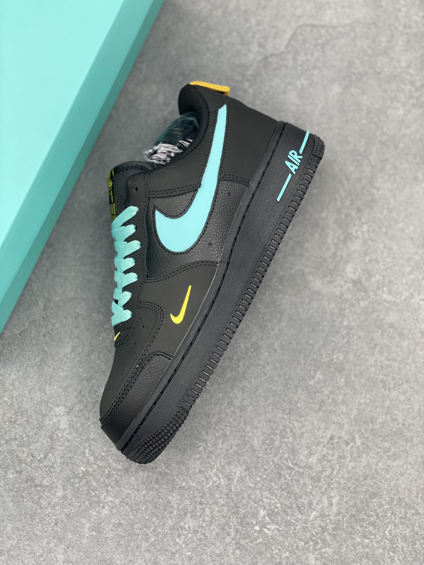 Nike Air Force 1 Premium 'Tiffany' Edition Mid-Top Sneakers - Limited Release 8 i1732138159 8330 0