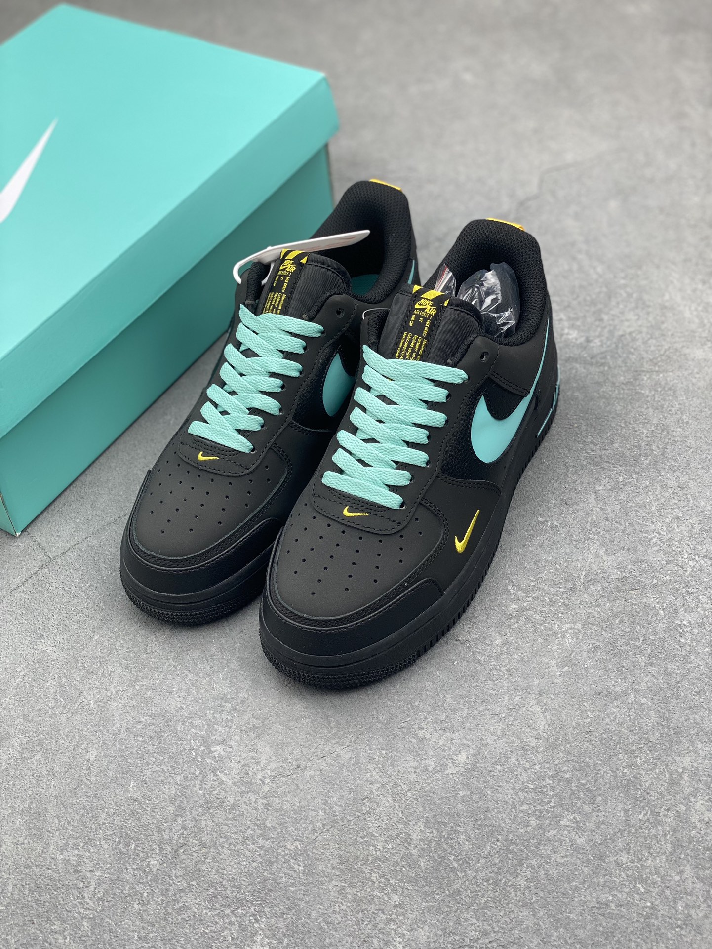 Nike Air Force 1 Premium 'Tiffany' Edition Mid-Top Sneakers - Limited Release 9 i1732138159 9223 0