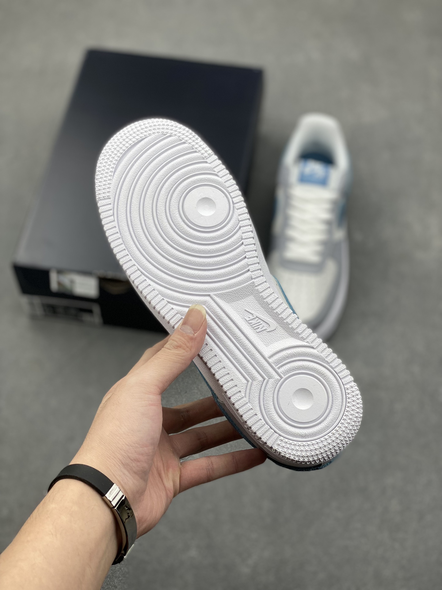 Nike Air Force 1 '07 Low Gray/Blue Cushioned Athletic Fashion Sneakers 7 i1732380274 3541 5