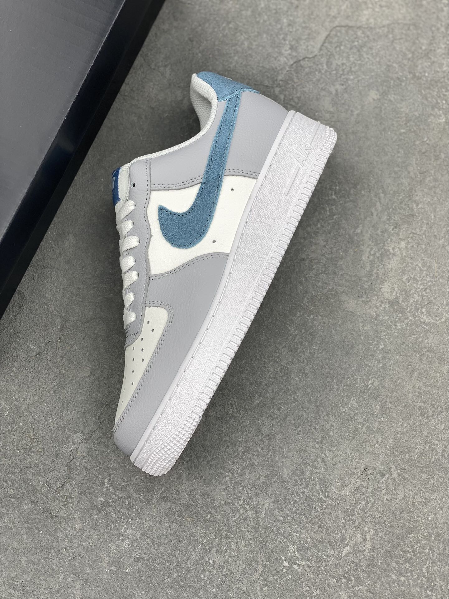 Nike Air Force 1 '07 Low Gray/Blue Cushioned Athletic Fashion Sneakers 8 i1732380274 9134 0