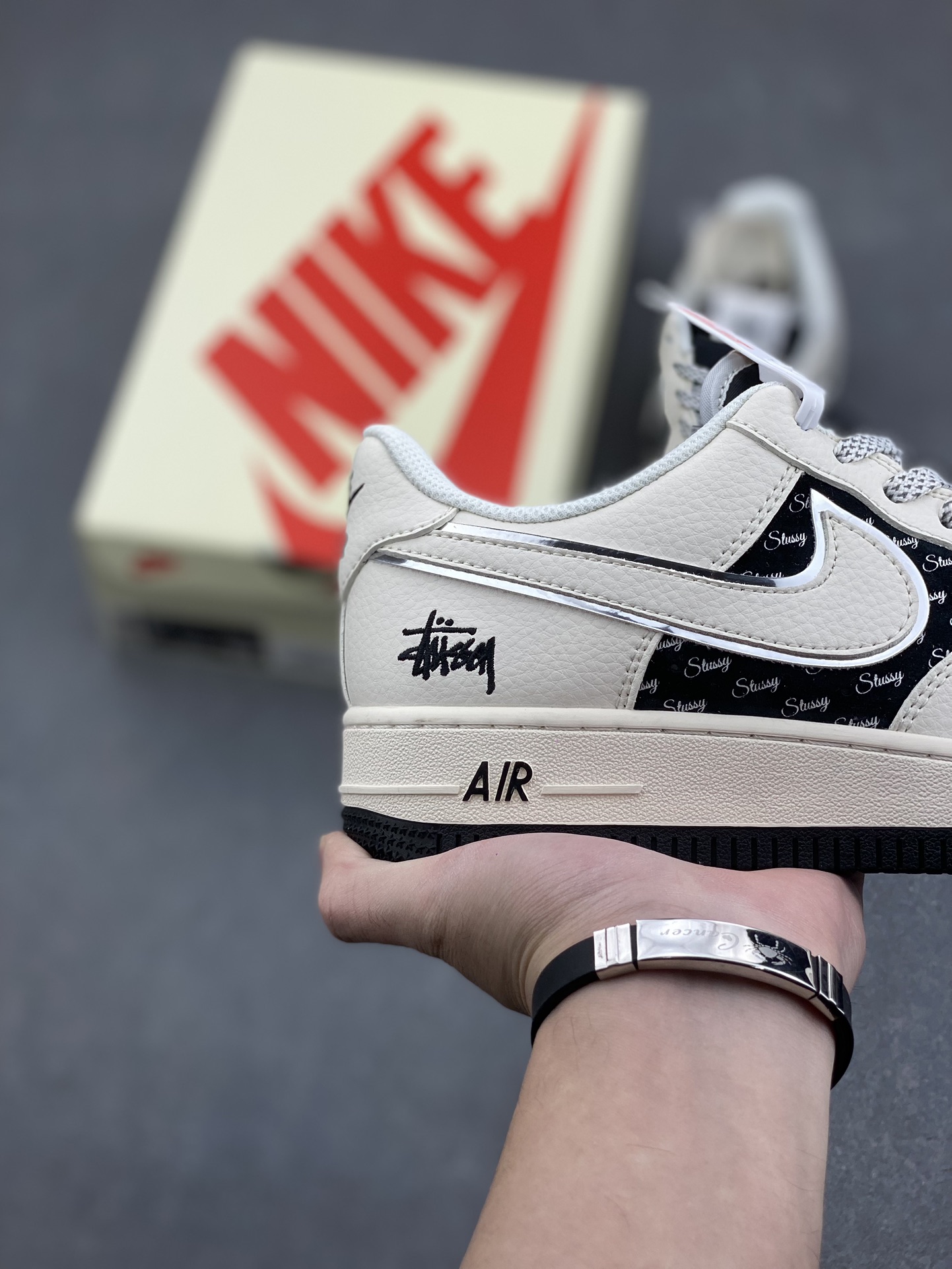 Nike Air Force 1 '07 Low Stussy Collab Sneakers - Cream/Black, Limited Edition 6 i1732380998 7811 2