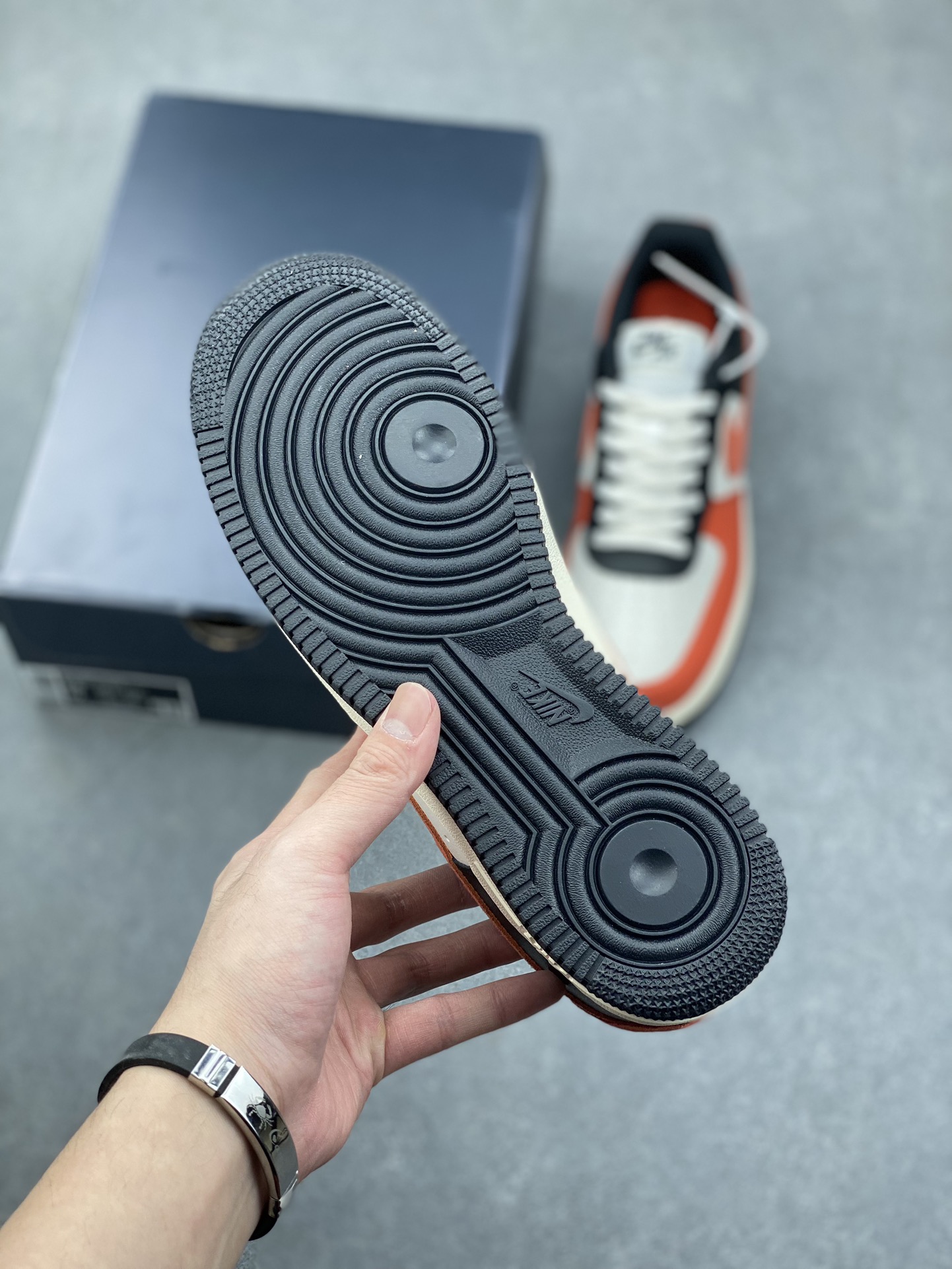 Nike Air Force 1 Low Retro Premium Sneaker HQ4987-010 7 i1732564873 4071 0