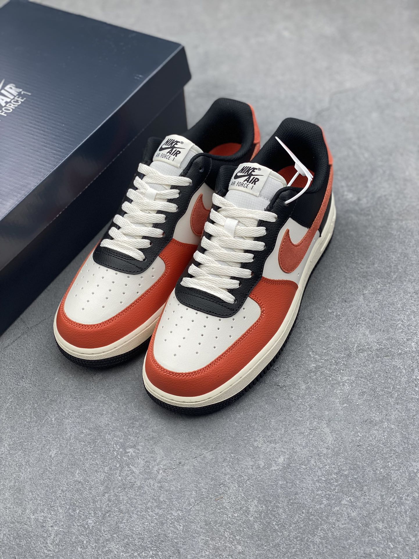 Nike Air Force 1 Low Retro Premium Sneaker HQ4987-010 9 i1732564873 6841 2