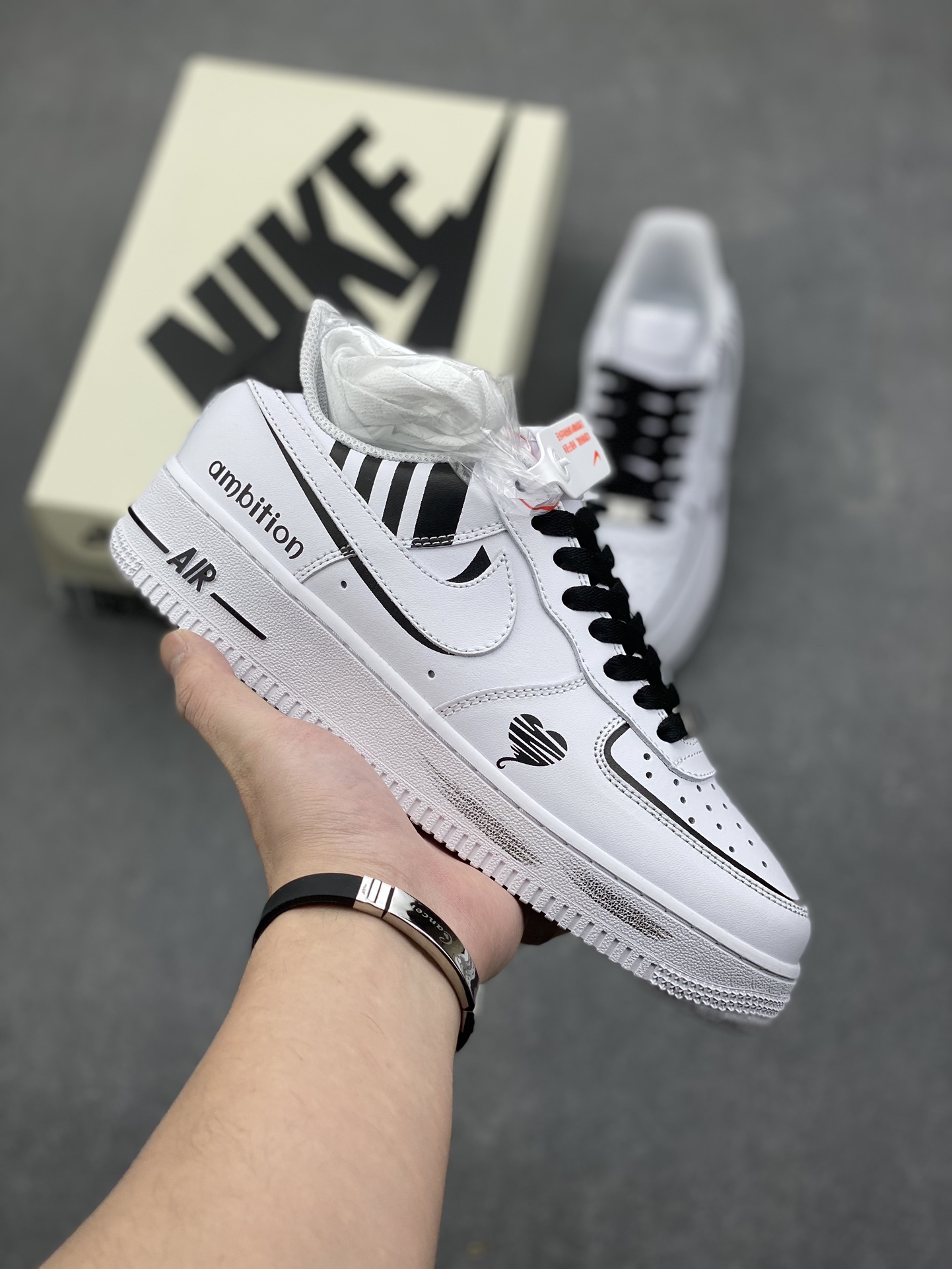 Nike Air Force 1 '07 Low White/Black - Iconic Style & Comfort 2 i1732637940 5648 3