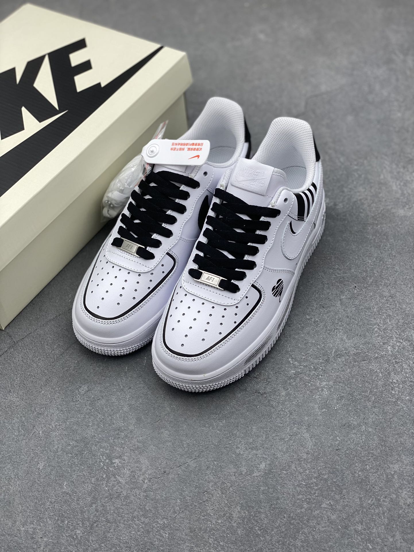 Nike Air Force 1 '07 Low White/Black - Iconic Style & Comfort 8 i1732637940 6995 7