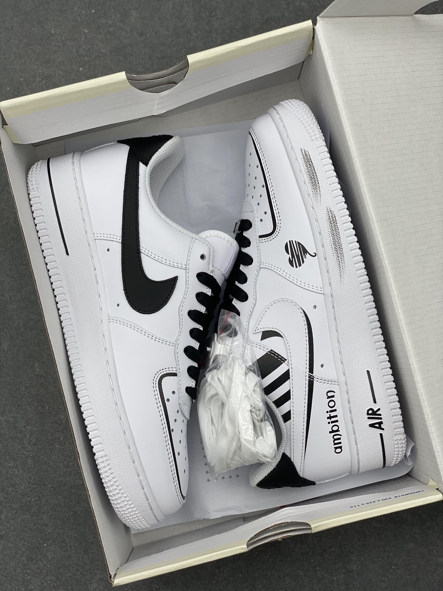 Nike Air Force 1 '07 Low White/Black - Iconic Style & Comfort 9 i1732637940 7854 4