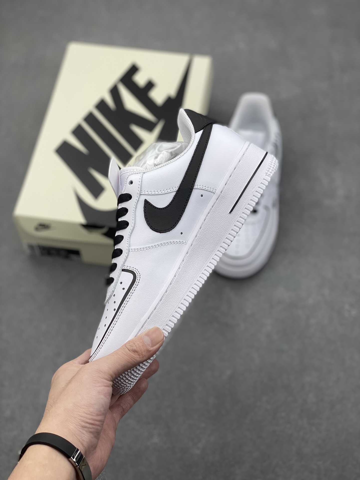 Nike Air Force 1 '07 Low White/Black - Iconic Style & Comfort 4 i1732637940 9813 5