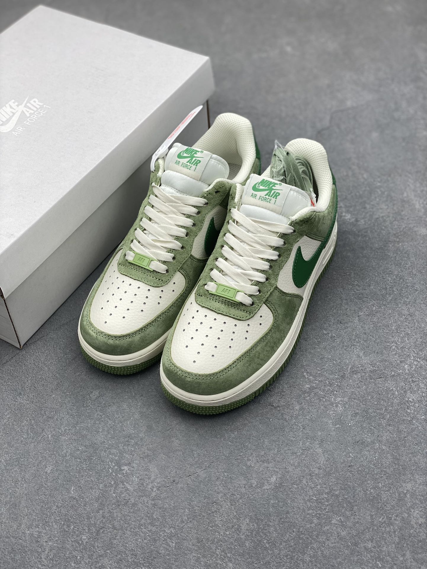 Nike Air Force 1 Low '07 White Green Casual Sneakers 9 i1732810775 1090 7