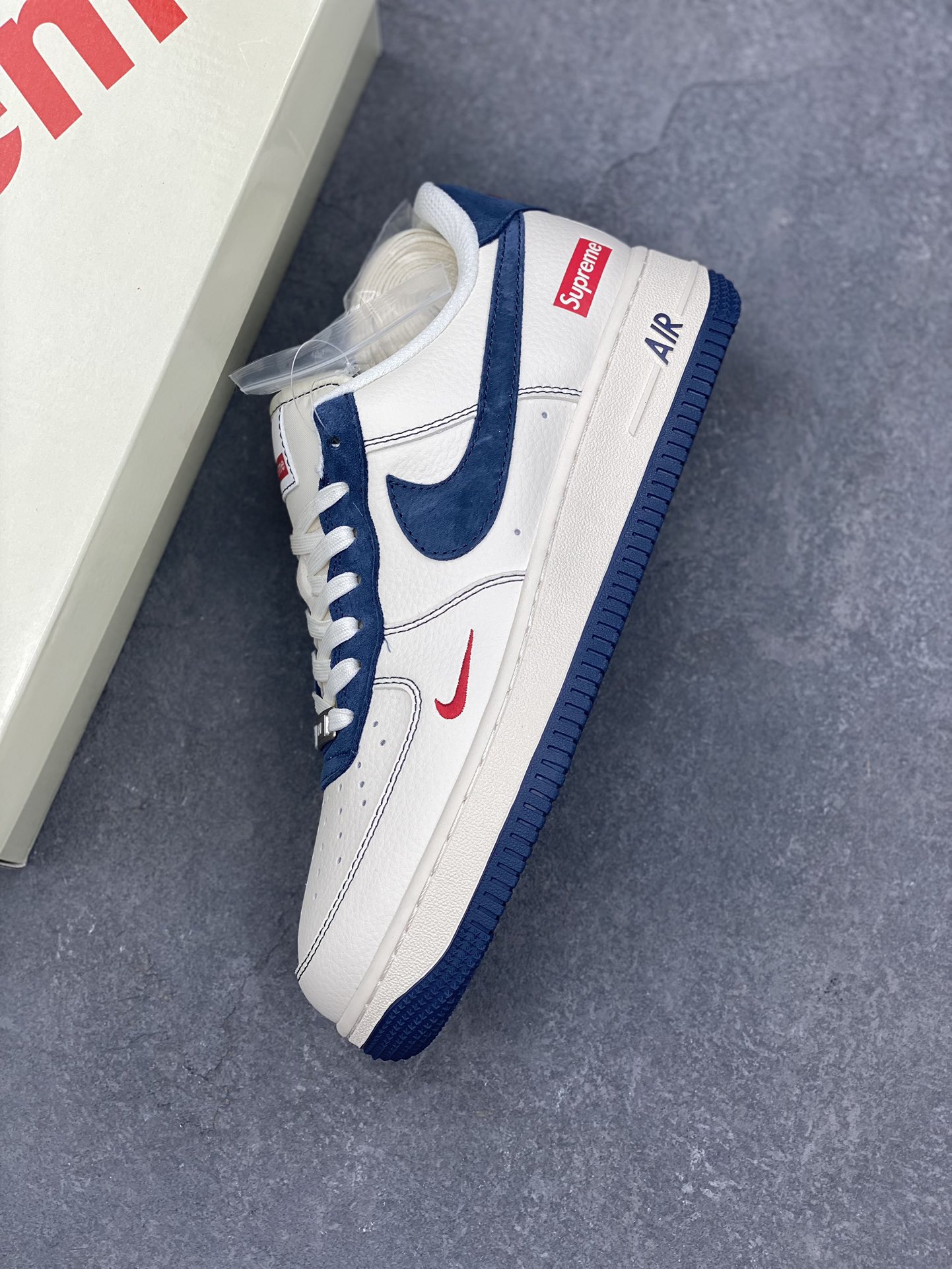 Nike Air Force 1 '07 Low Supreme Collaboration Sneakers - Blue/White 8 i1732915232 2312 0