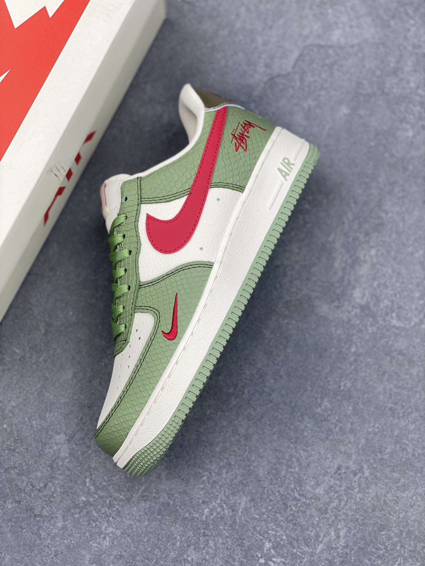 Nike Air Force 1 '07 Low Stussy Collab Green Snake Skin Sneakers 8 i1732915624 1304 2