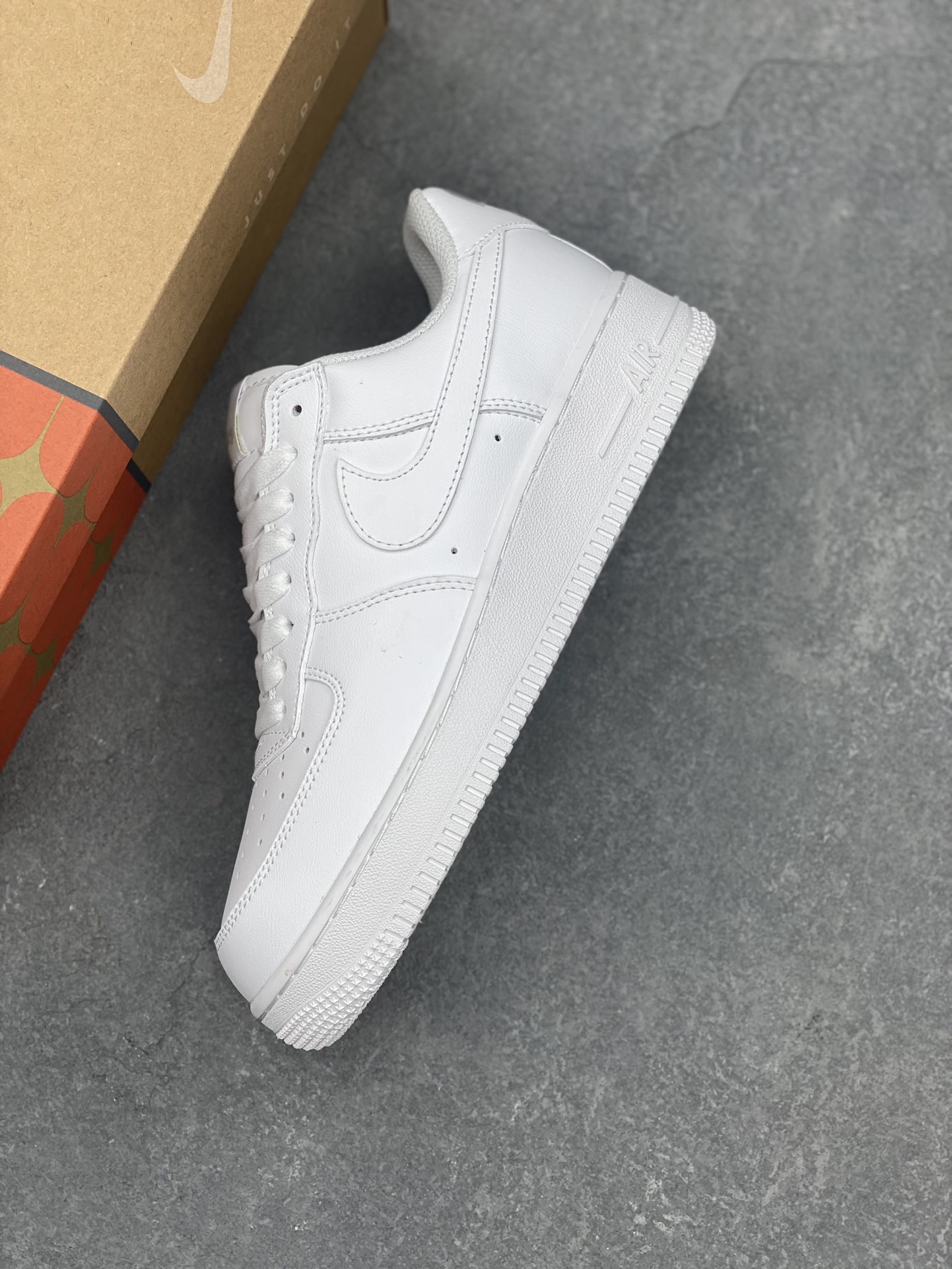 Nike Air Force 1 '07 Low White Classic Sneakers CJ3911-100 8 i1732995543 3548 2