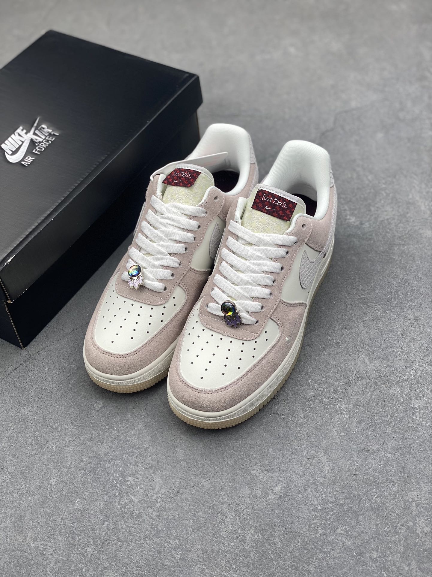 Nike Air Force 1 '07 Low FZ5066-111 - Premium Comfort & Iconic Style 9 i1732995905 1762 7