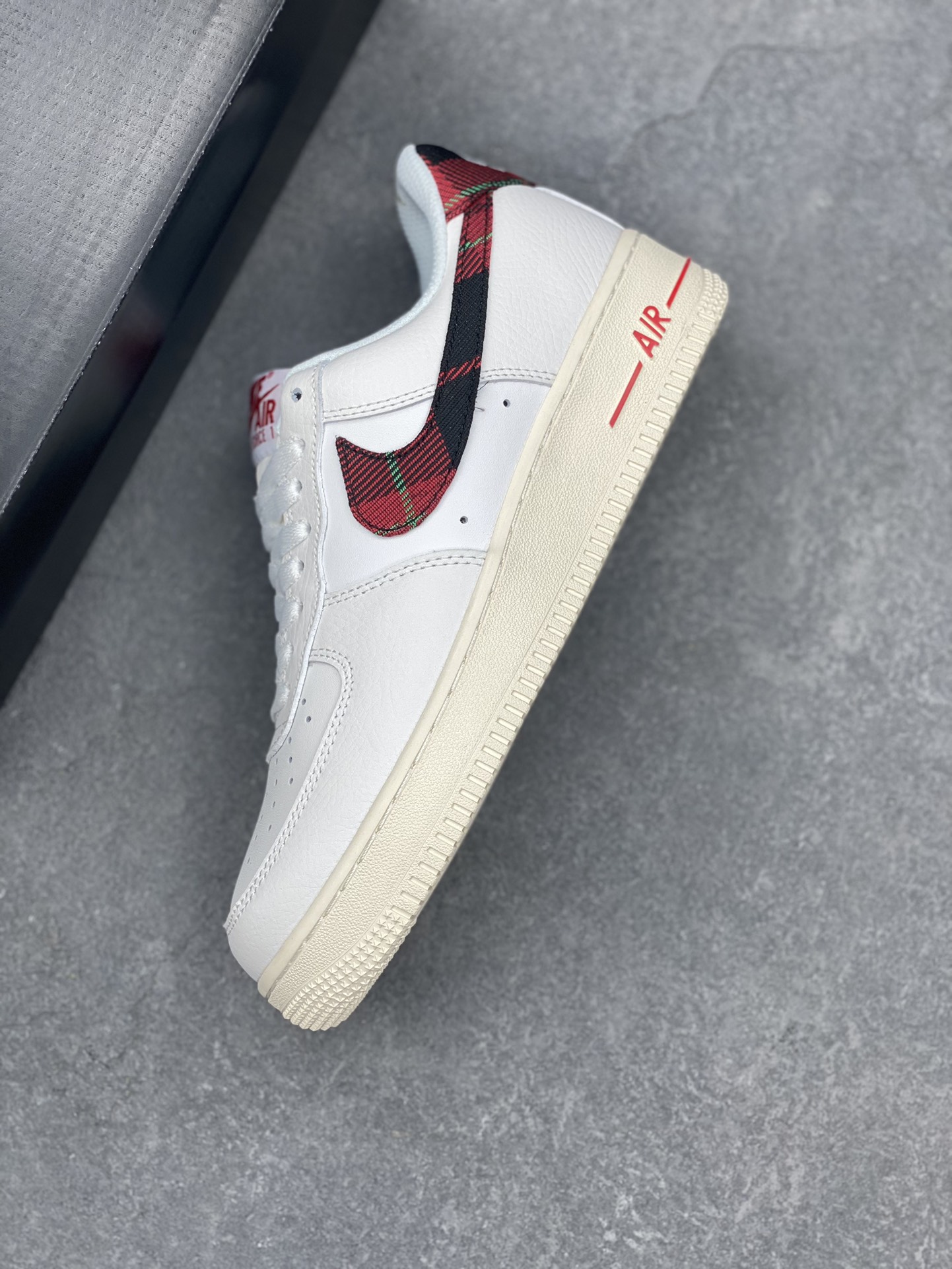 Nike Air Force 1 '07 Low White/Tartan Plaid Sneakers - Style DV0789-100 8 i1732995959 7082 6