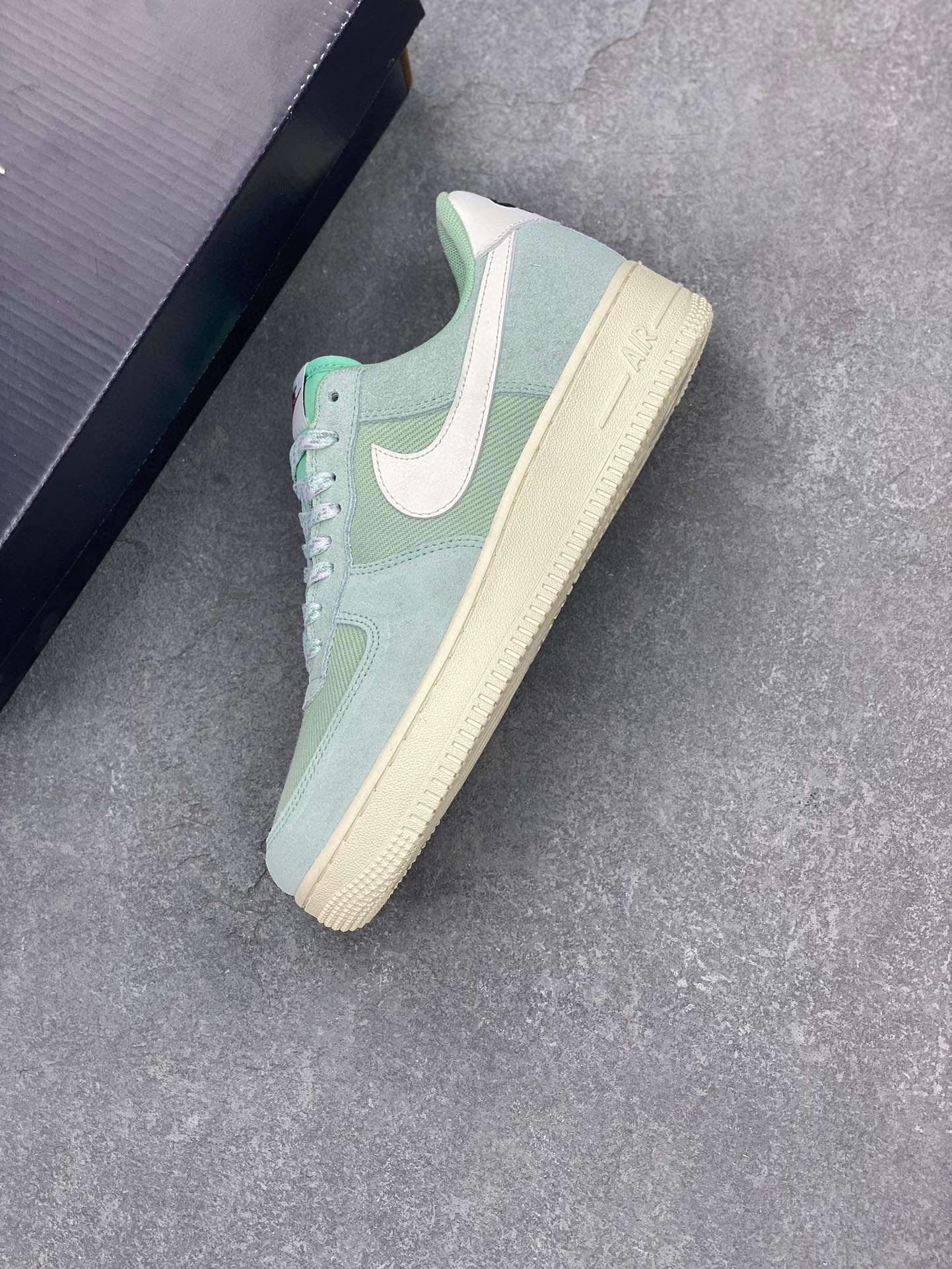 Nike Air Force 1 Low Green Suede Casual Sneakers DO9801-300 8 i1732998951 5822 4