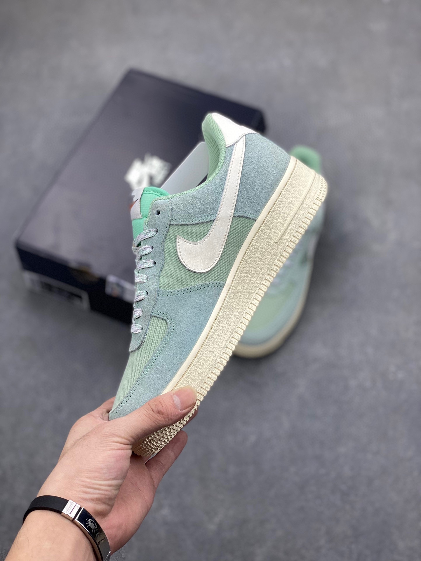 Nike Air Force 1 Low Green Suede Casual Sneakers DO9801-300 4 i1732998951 8706 6