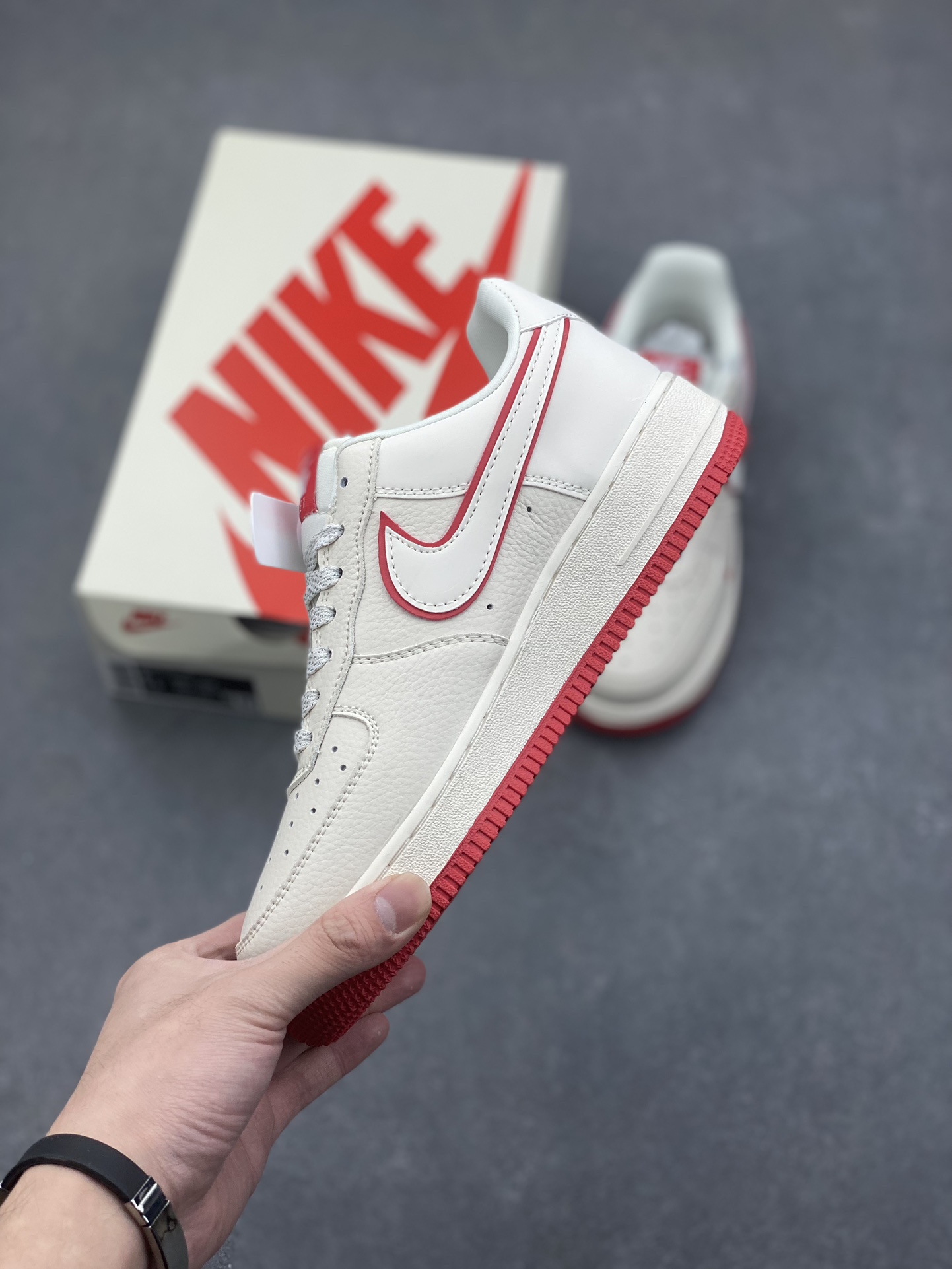 Nike Air Force 1 '07 Low Supreme White Red Sneakers 4 i1733071414 2859 0