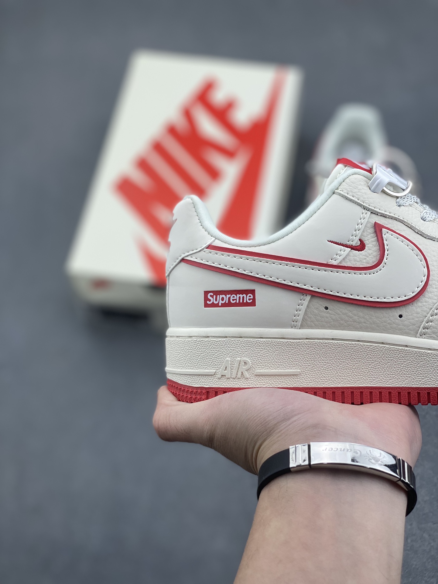 Nike Air Force 1 '07 Low Supreme White Red Sneakers 6 i1733071414 8351 3