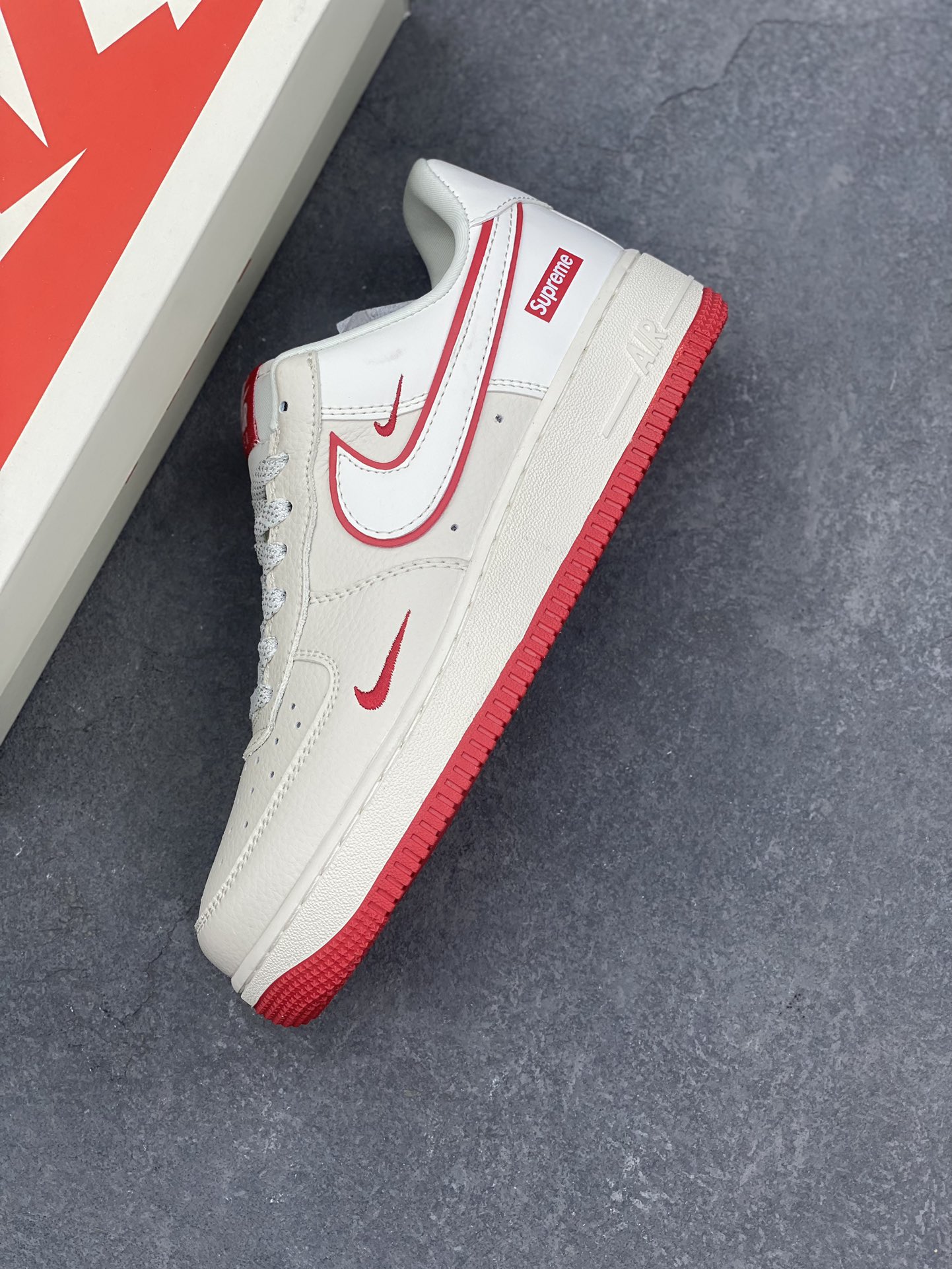 Nike Air Force 1 '07 Low Supreme White Red Sneakers 8 i1733071415 1240 6