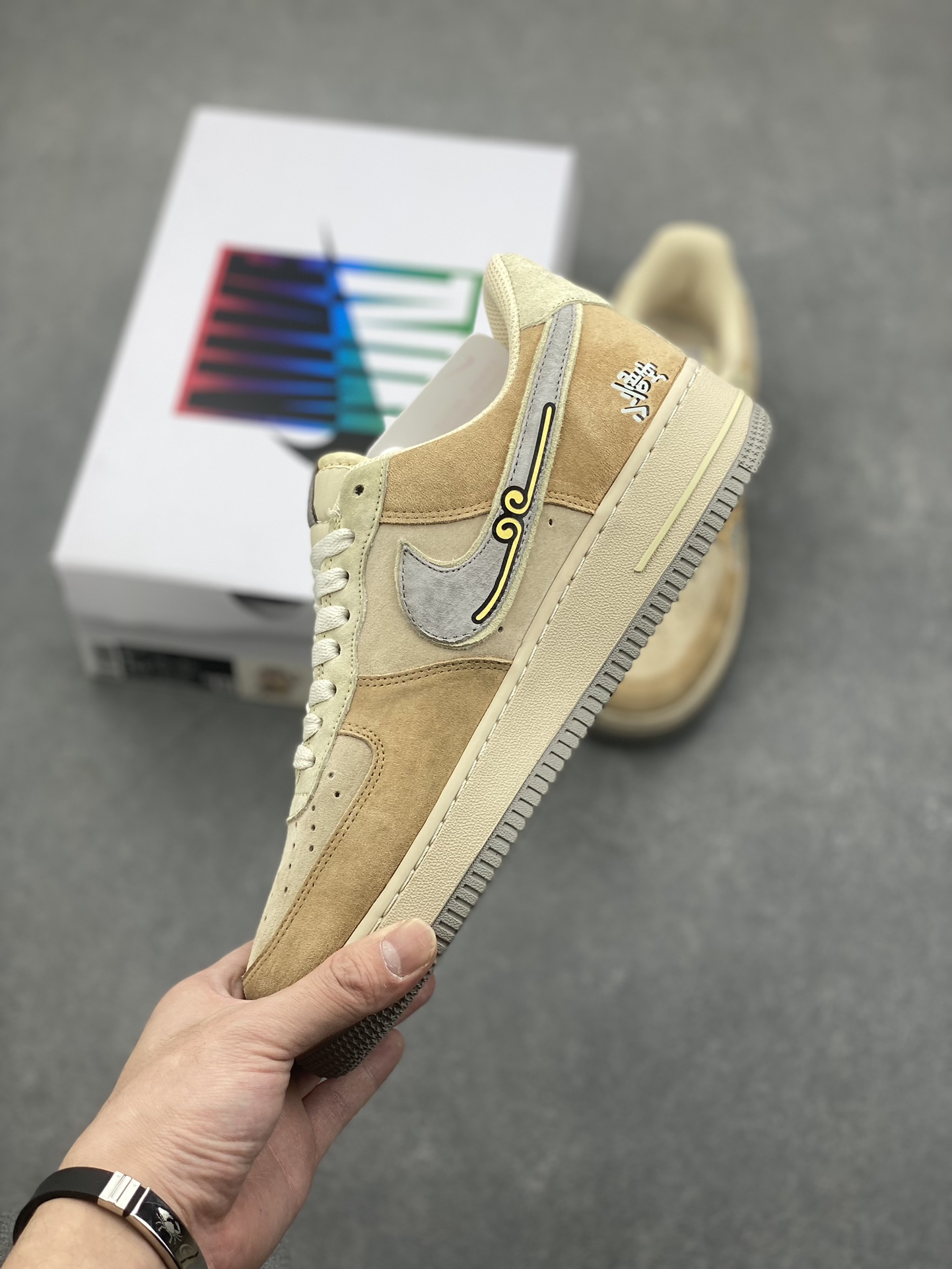 Nike Air Force 1 Low '07 Crayon Shin-chan Edition Sneakers 4 i1733157795 3960 4