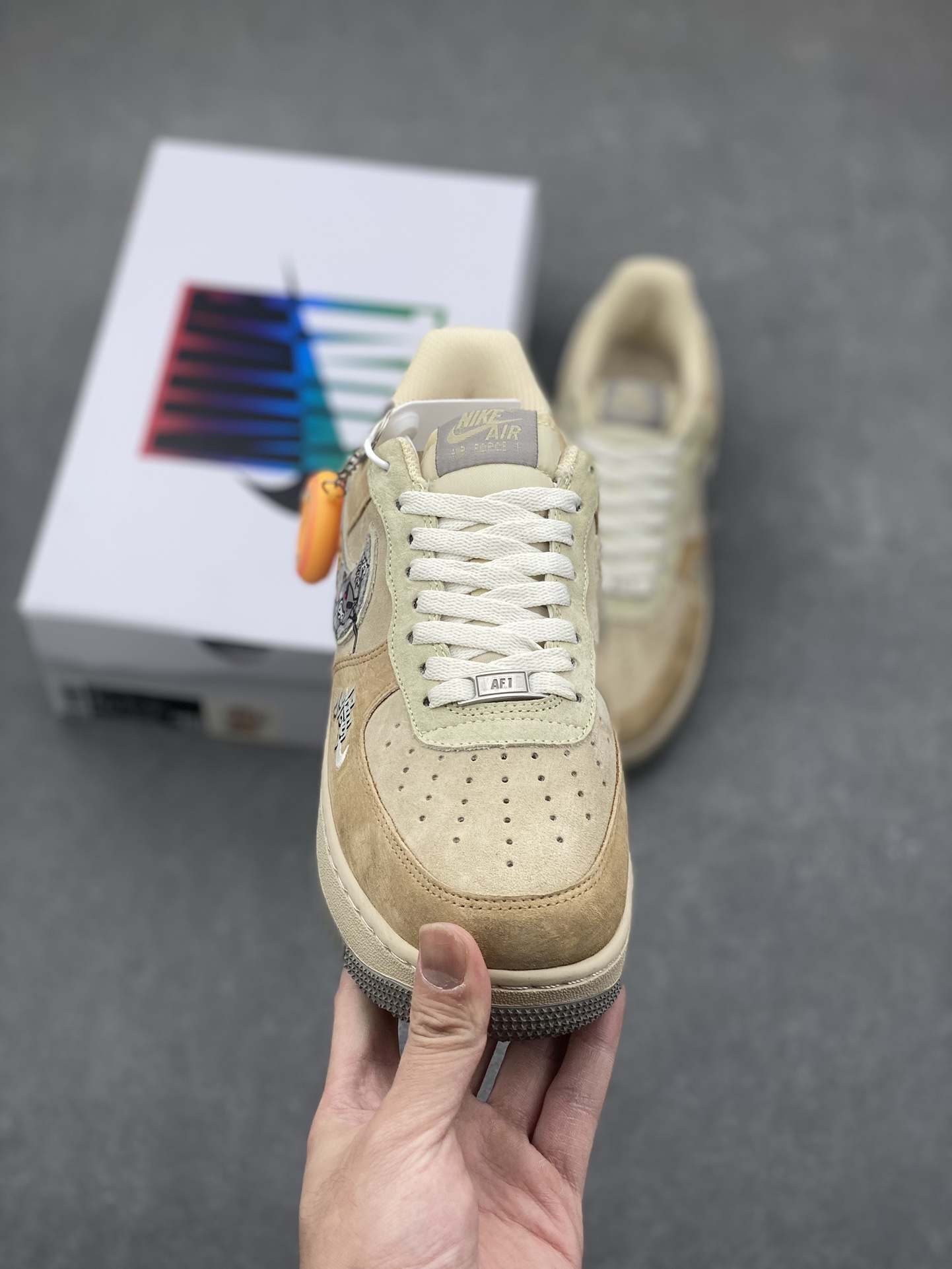 Nike Air Force 1 Low '07 Crayon Shin-chan Edition Sneakers 3 i1733157795 5916 2